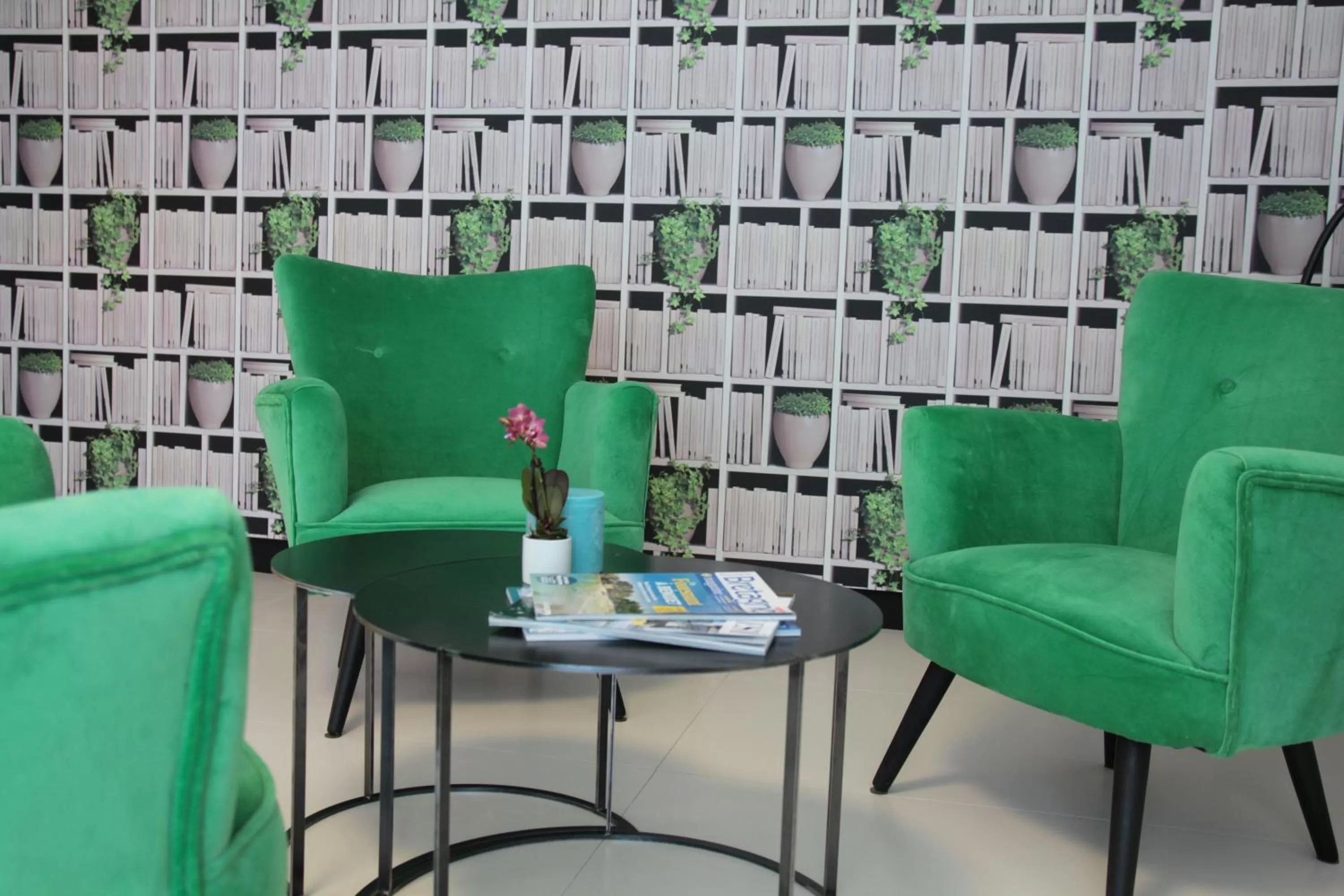 Lounge or bar in Le Cornouaille Hotel & Spa