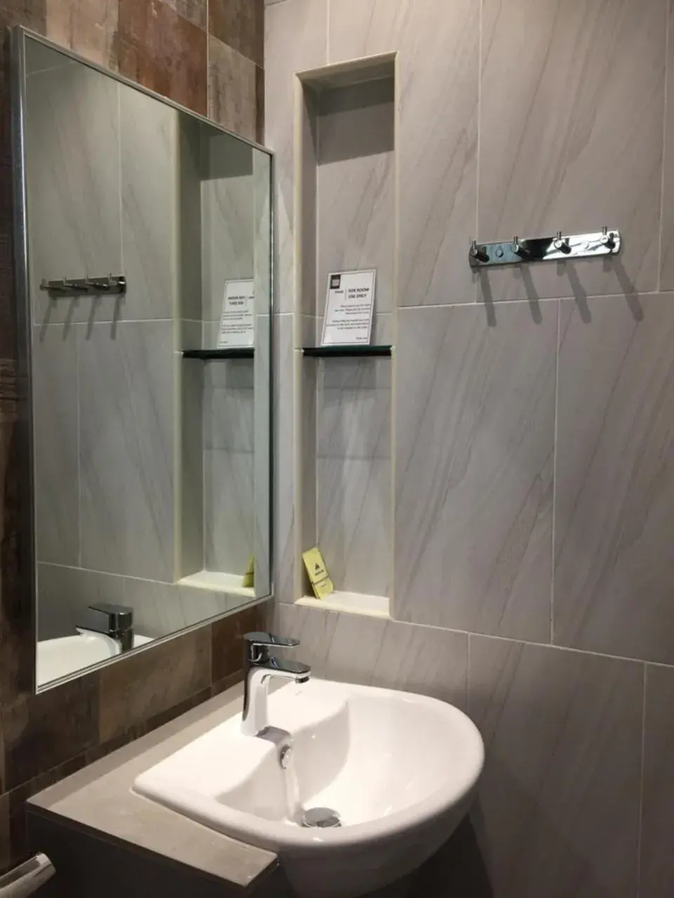 Bathroom in Meriton Inn Hotel