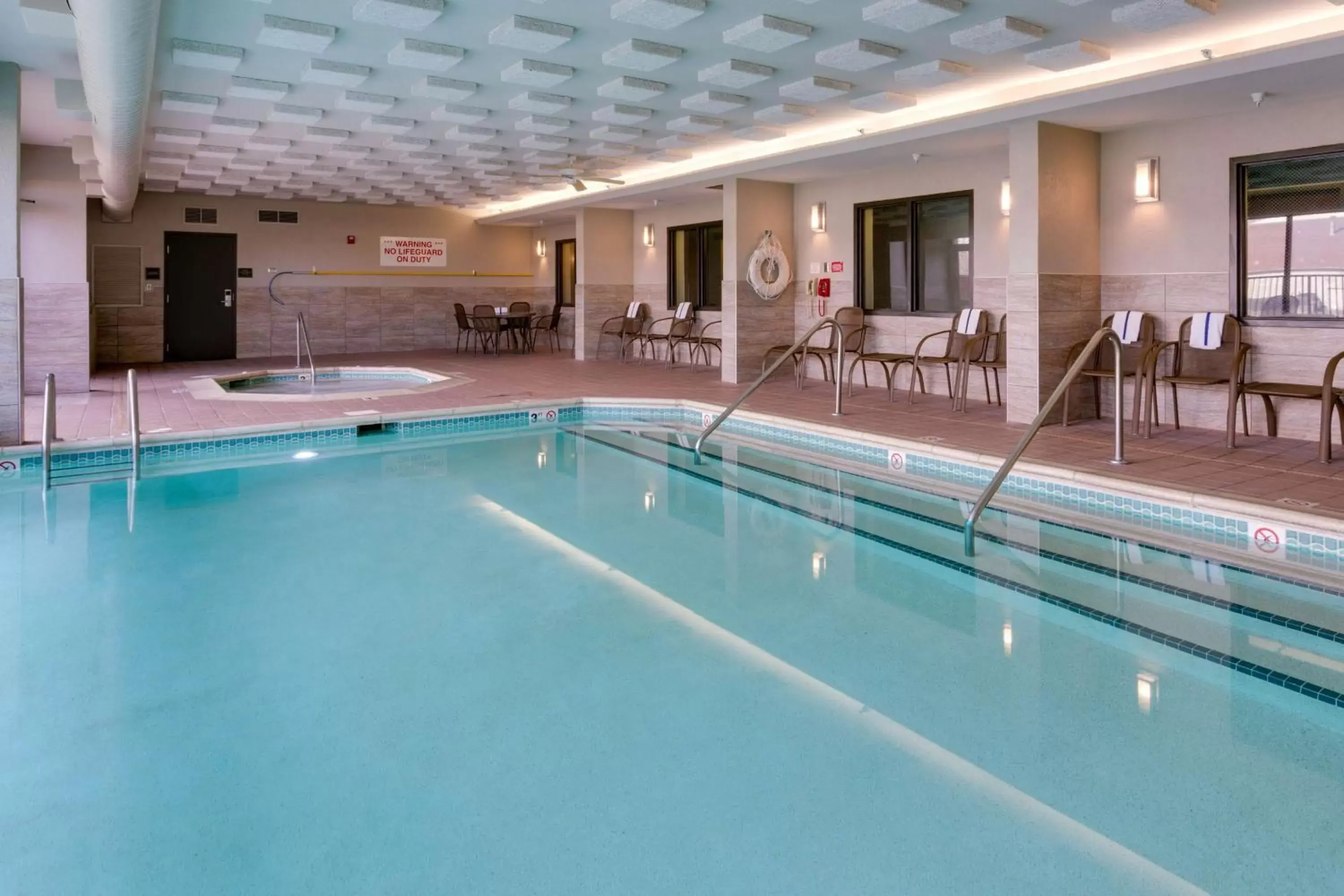 Activities, Swimming Pool in Drury Inn & Suites Overland Park