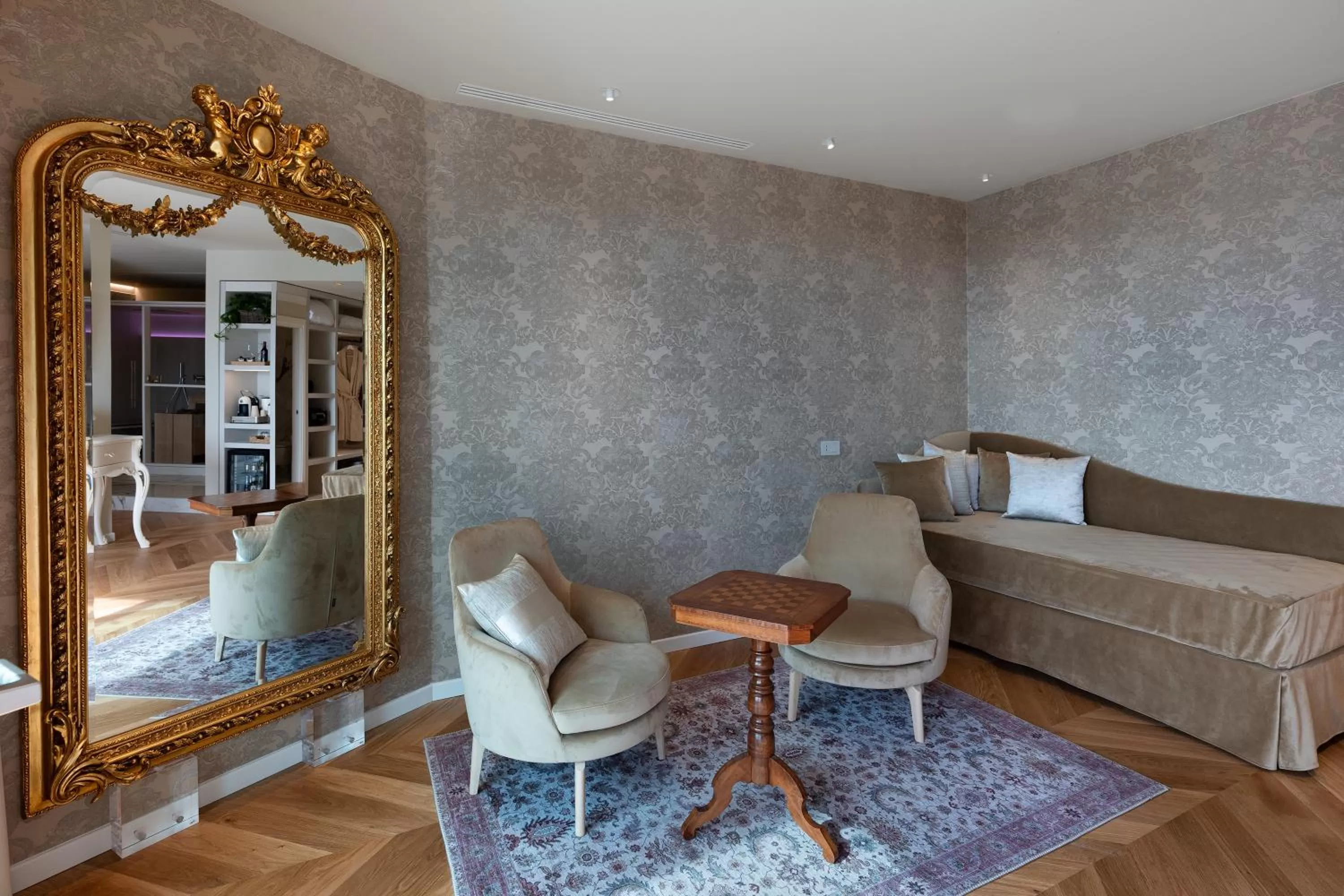 Living room, Bed in Savoy Beach Hotel & Thermal Spa