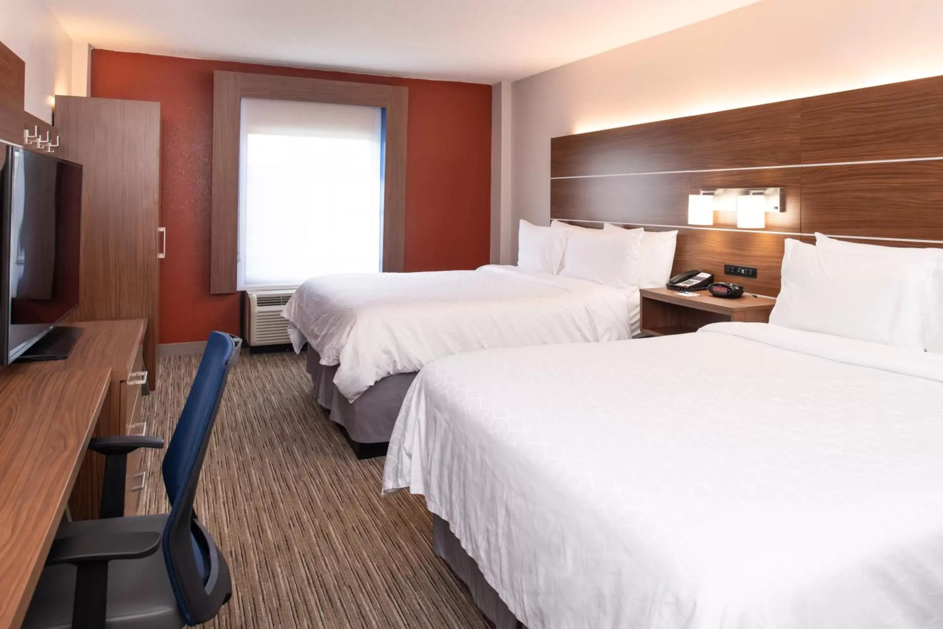 Photo of the whole room, Bed in Holiday Inn Express Towson- Baltimore North, an IHG Hotel