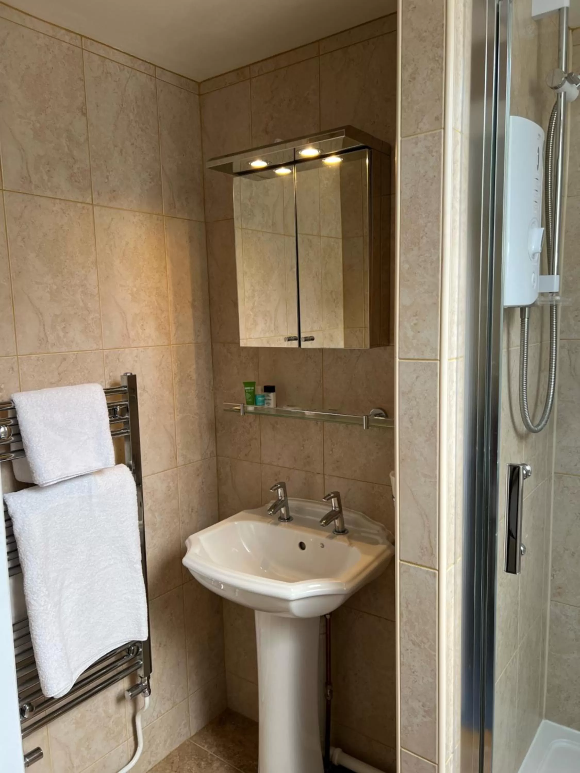 Bathroom in The Kings Arms Inn