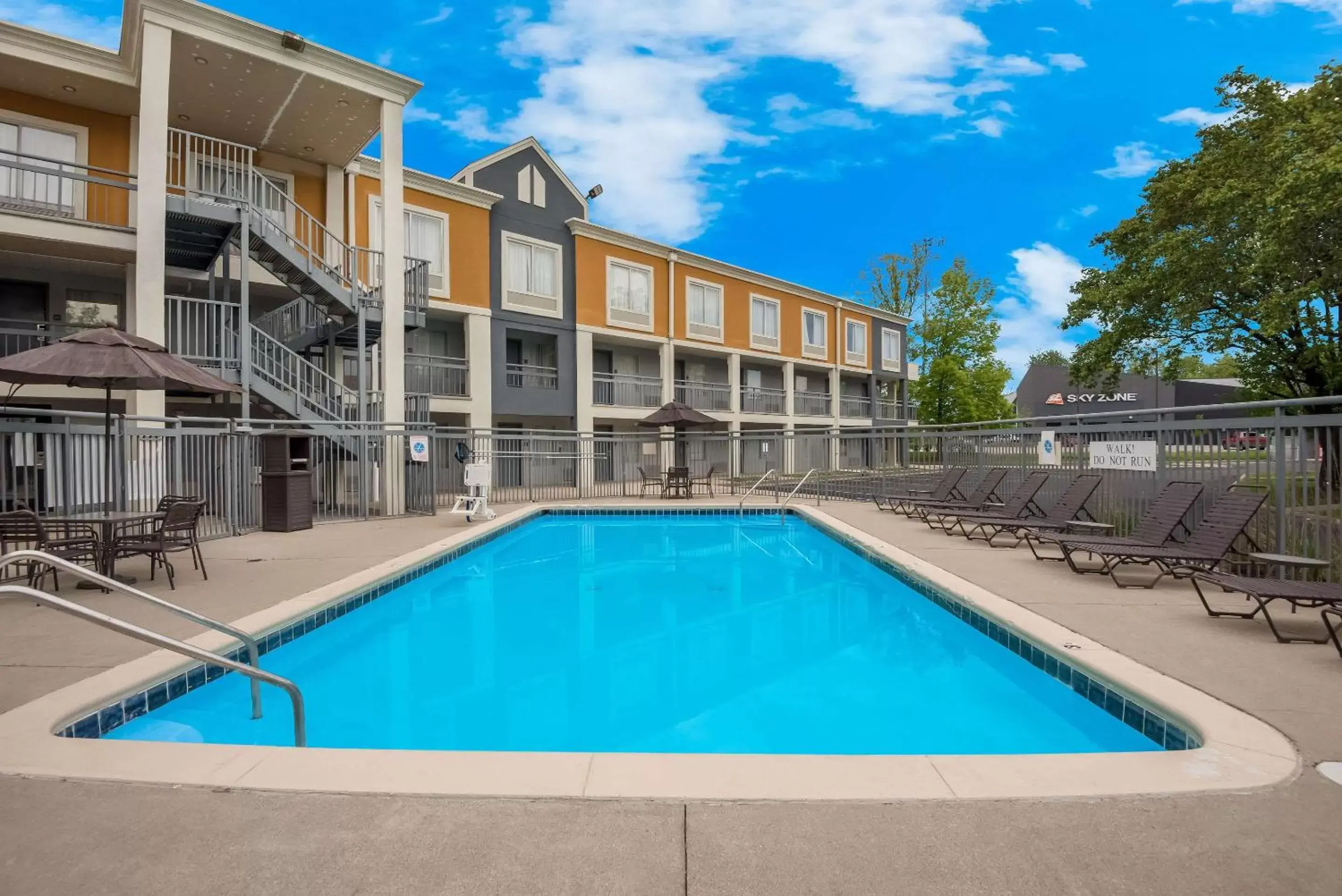 Swimming Pool in Clarion Pointe Indianapolis Northeast