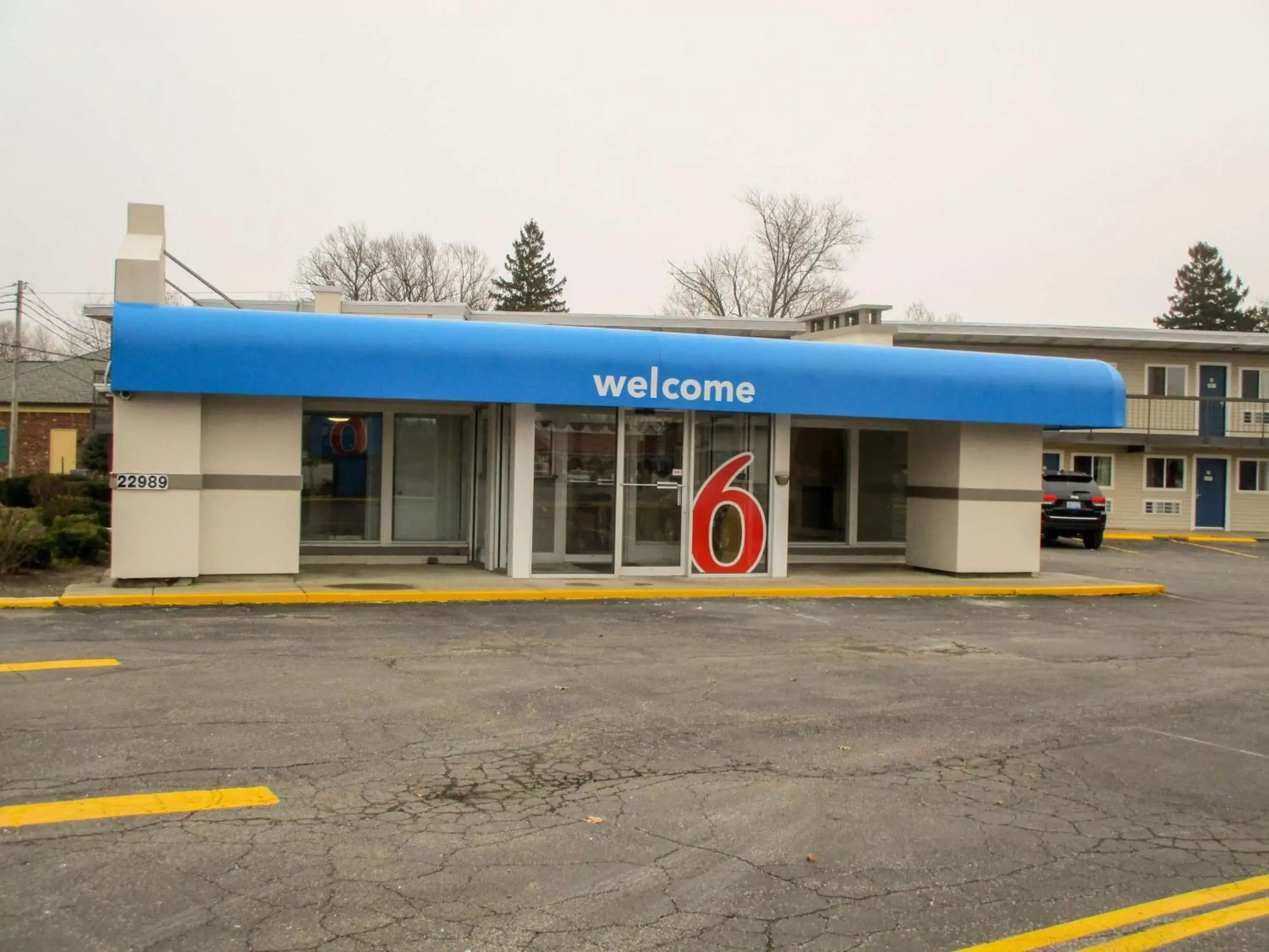 Property building in Motel 6-North Olmsted, OH - Cleveland