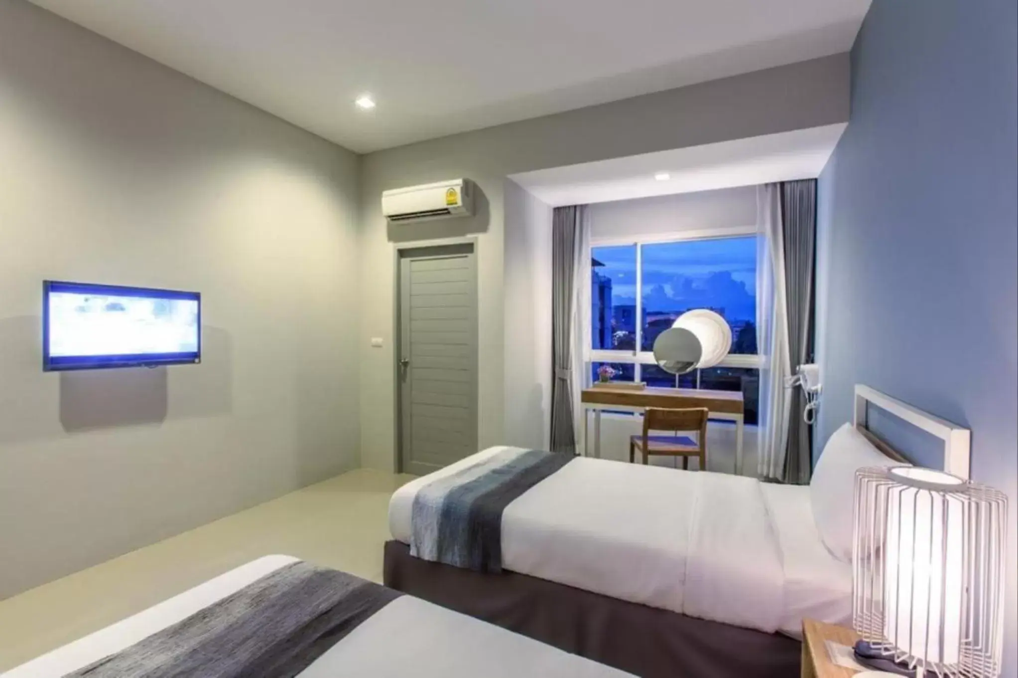 Bedroom, TV/Entertainment Center in Hug Nimman Hotel