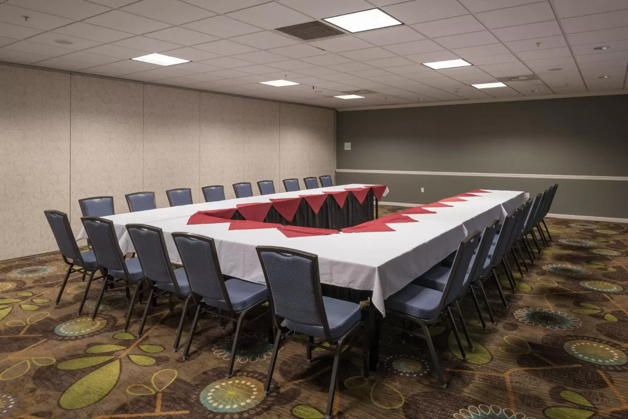 Meeting/conference room in Holiday Inn Spokane Airport, an IHG Hotel