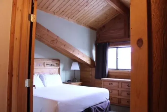 Bed in The Boulder Creek Lodge