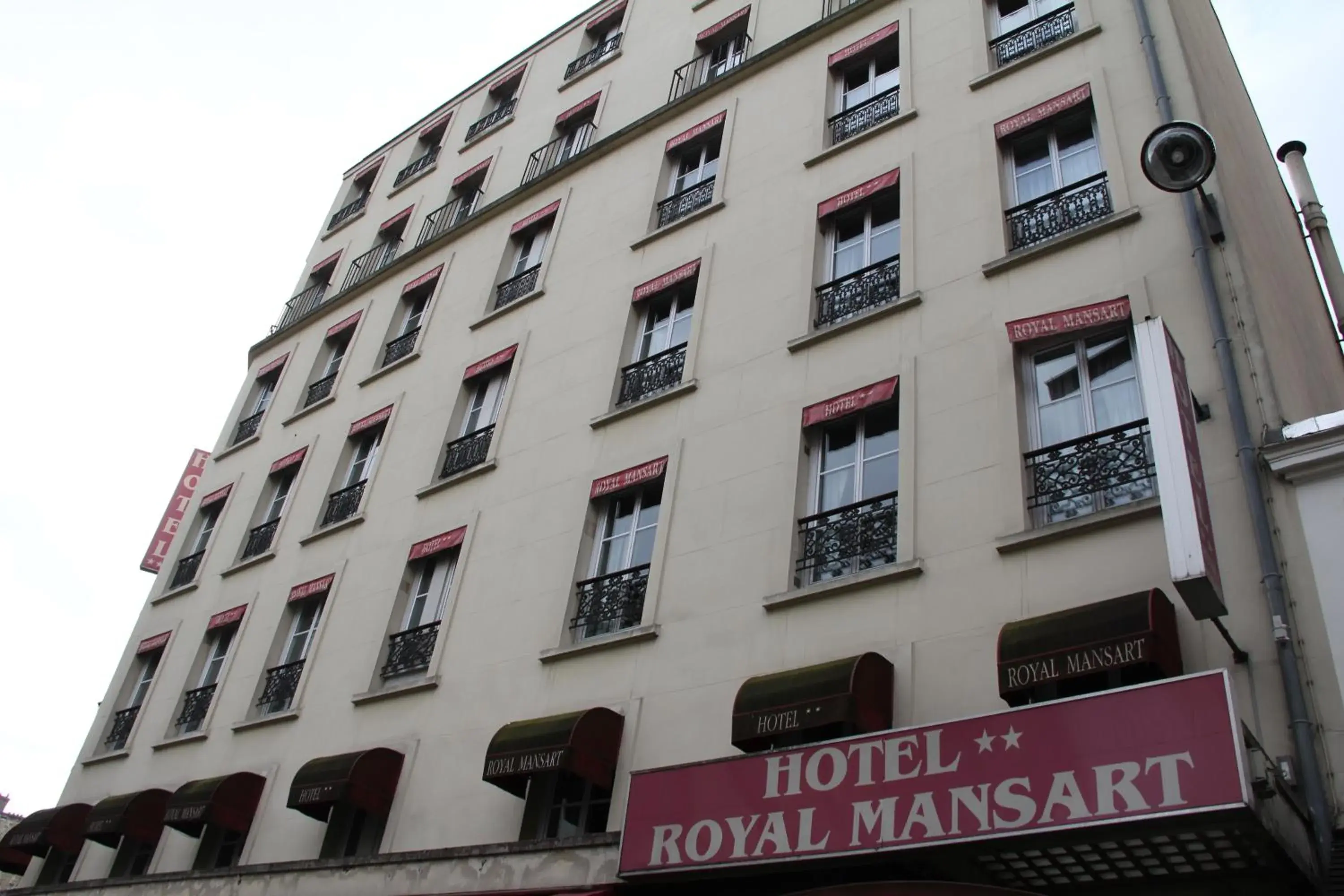 Facade/entrance, Property Building in Hotel Royal Mansart