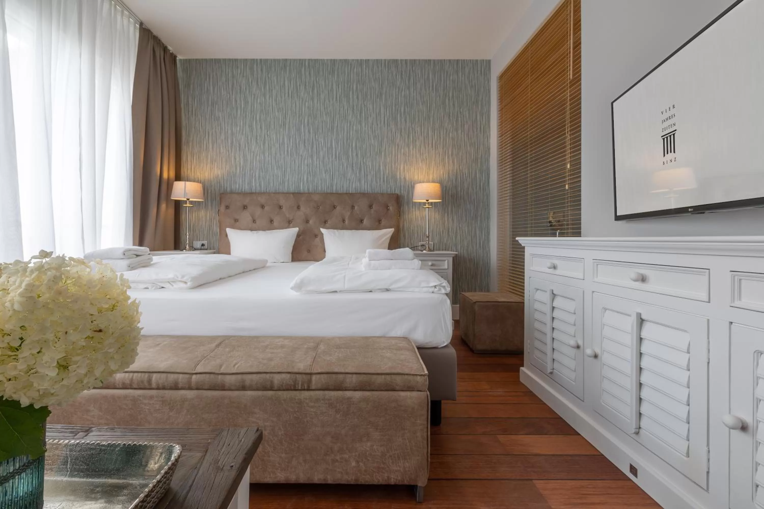 Photo of the whole room, Bed in Hotel Vier Jahreszeiten Binz