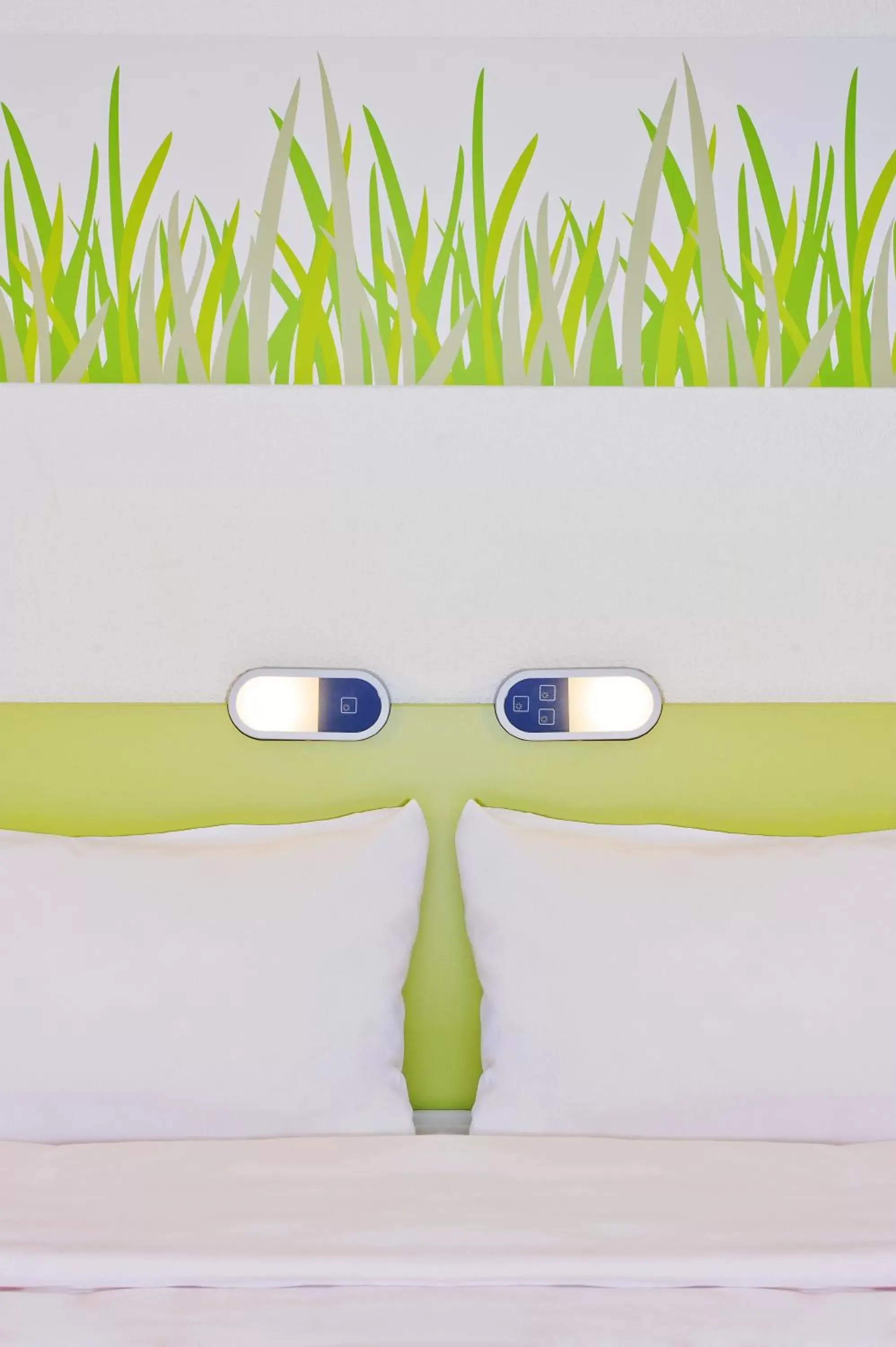 Decorative detail, Bed in ibis budget Nimes Marguerittes - A9