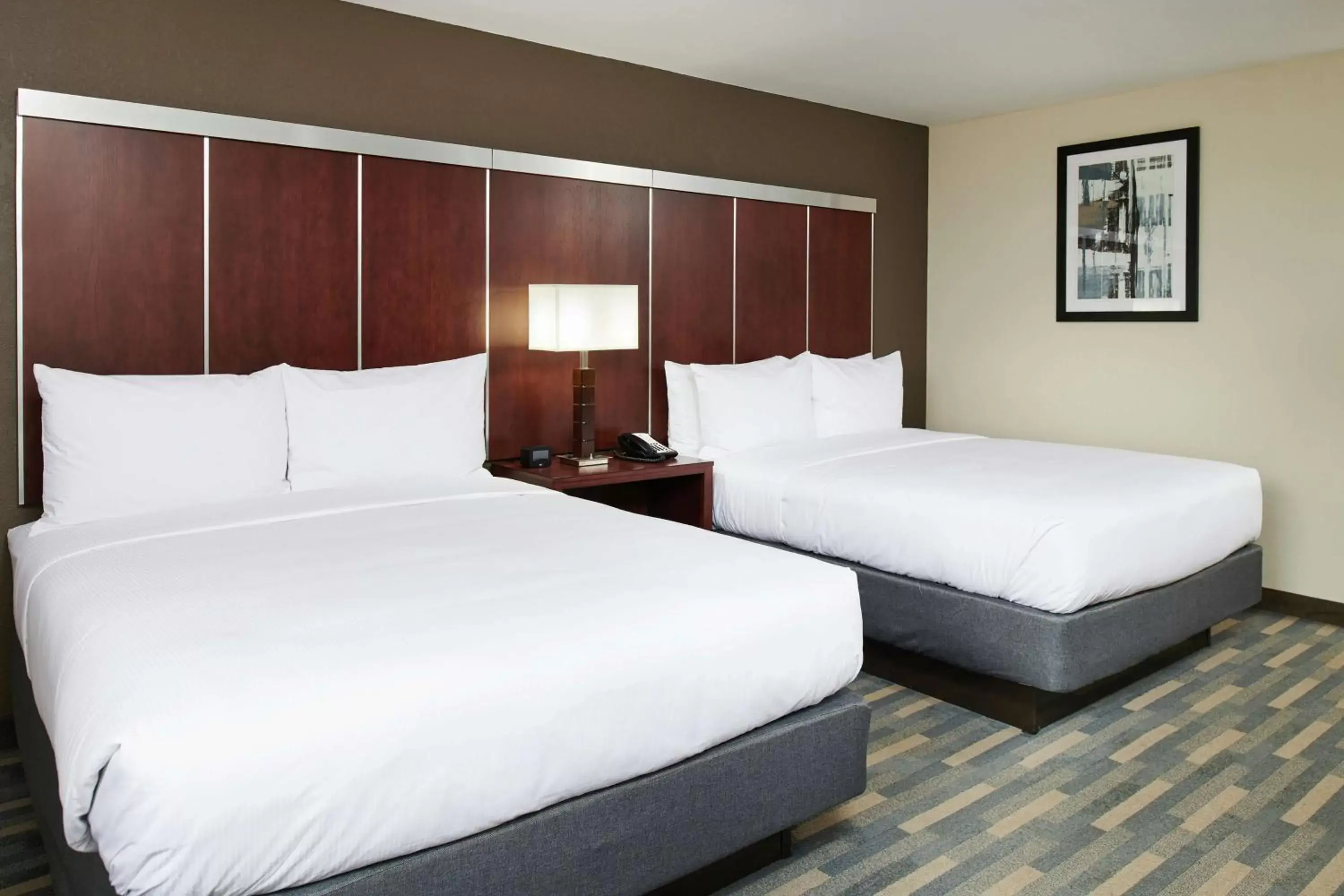 Bed in Doubletree By Hilton Raleigh Crabtree Valley