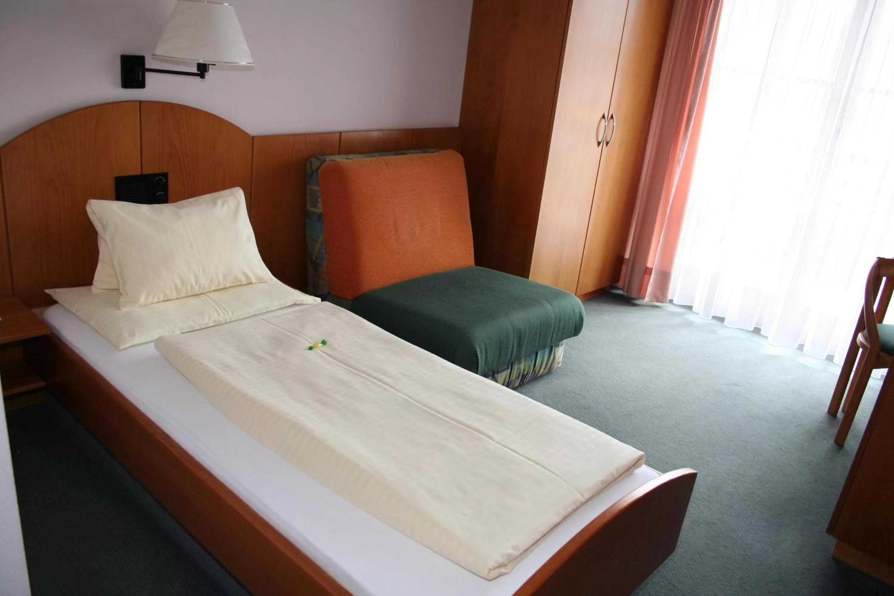 Bed in Hotel Edlingerwirt - Sauna & Golfsimulator inklusive