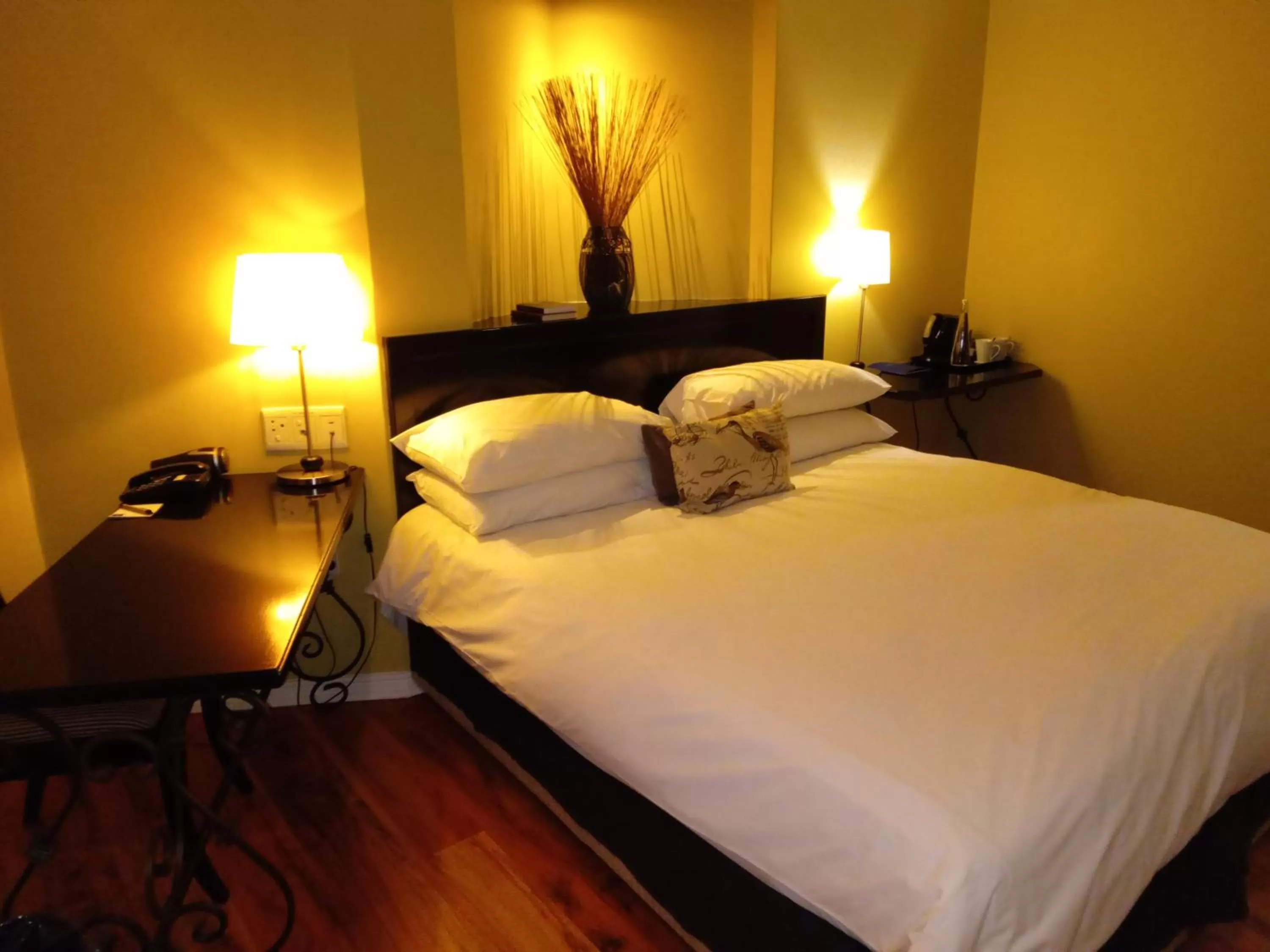 Shower, Bed in Protea Hotel by Marriott Bloemfontein