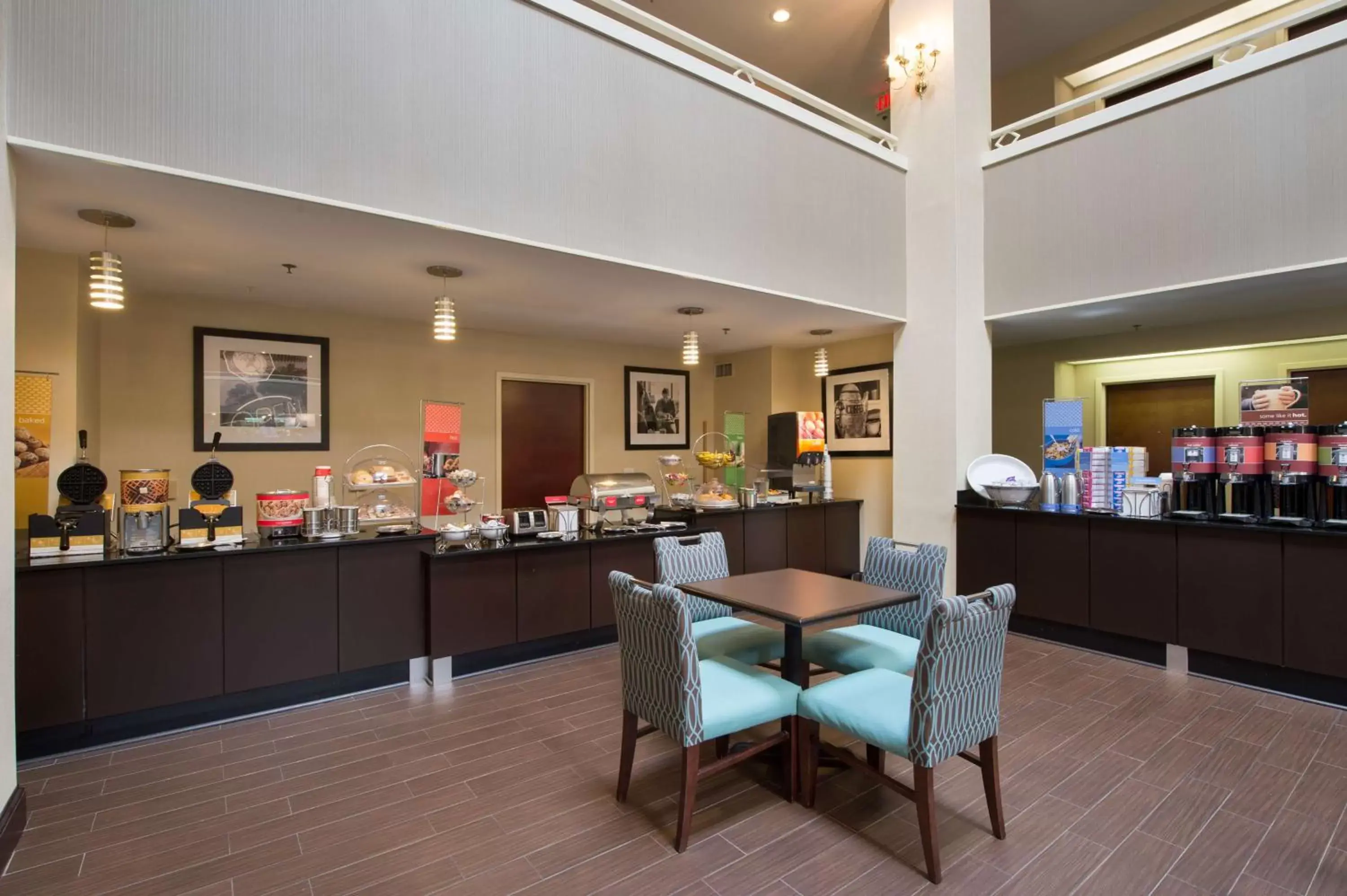 Dining area, Restaurant/Places to Eat in Hampton Inn Cornelia