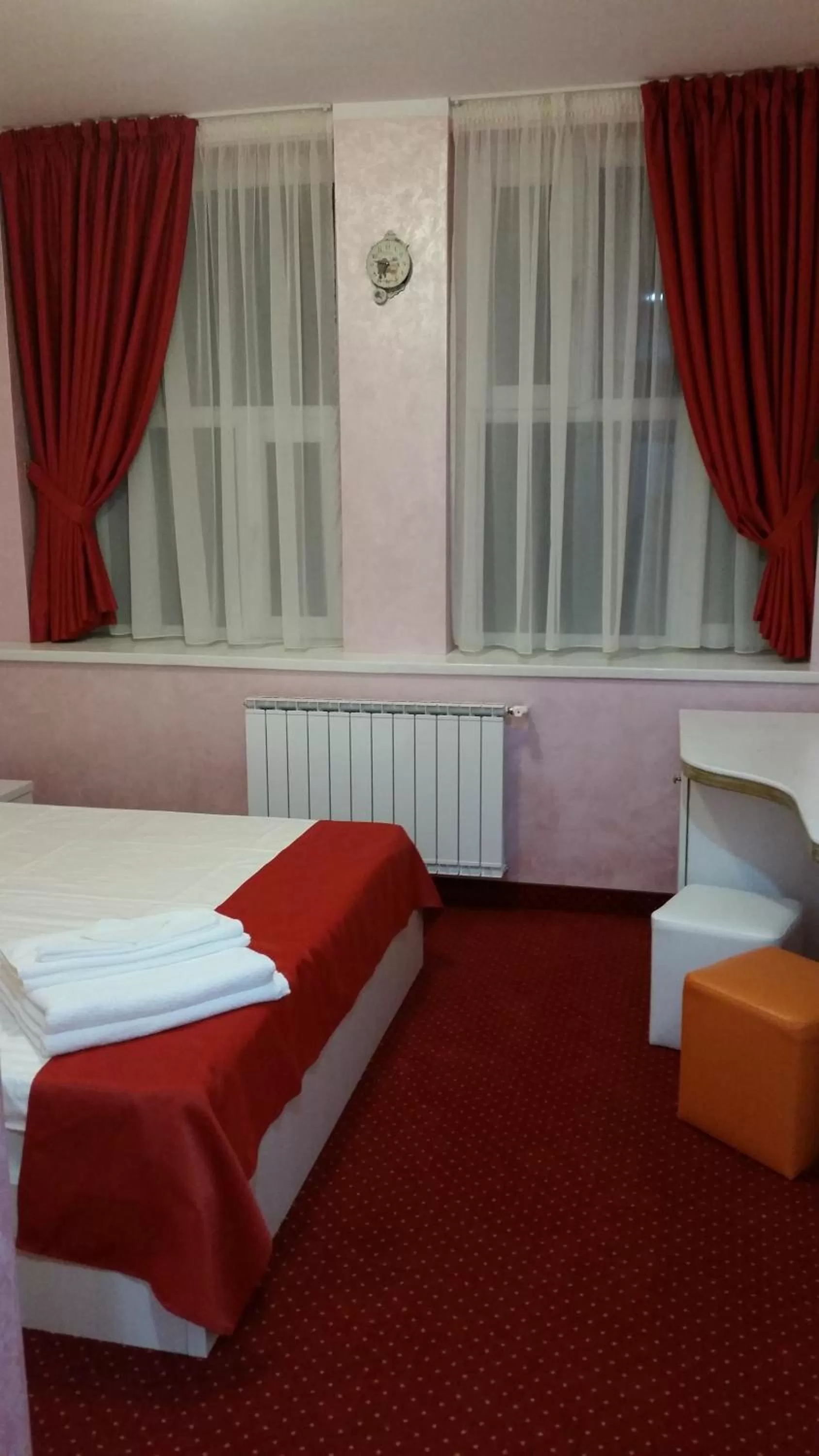 Photo of the whole room in Hamlet Hotel