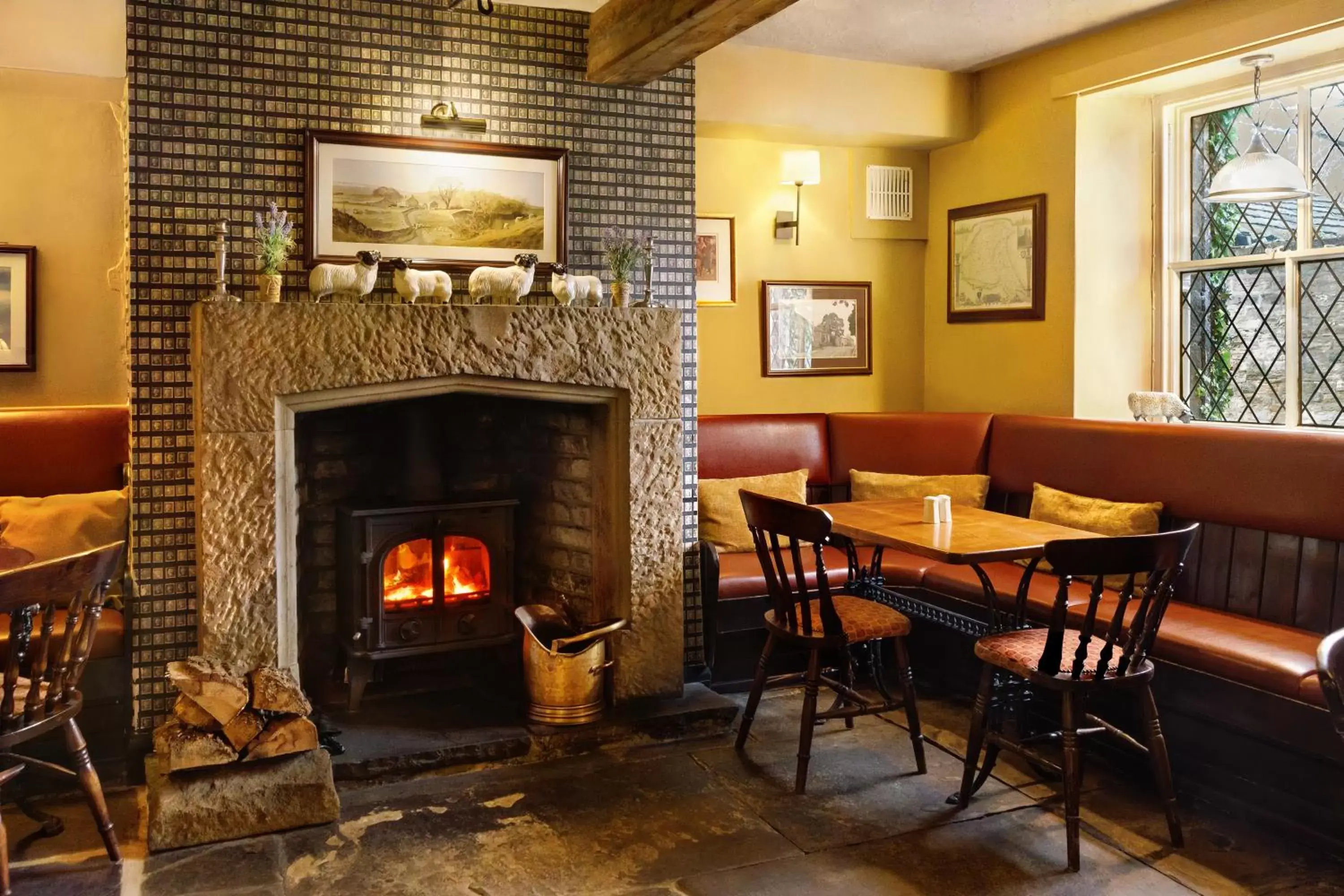 Restaurant/places to eat, Seating Area in Shoulder of Mutton Inn