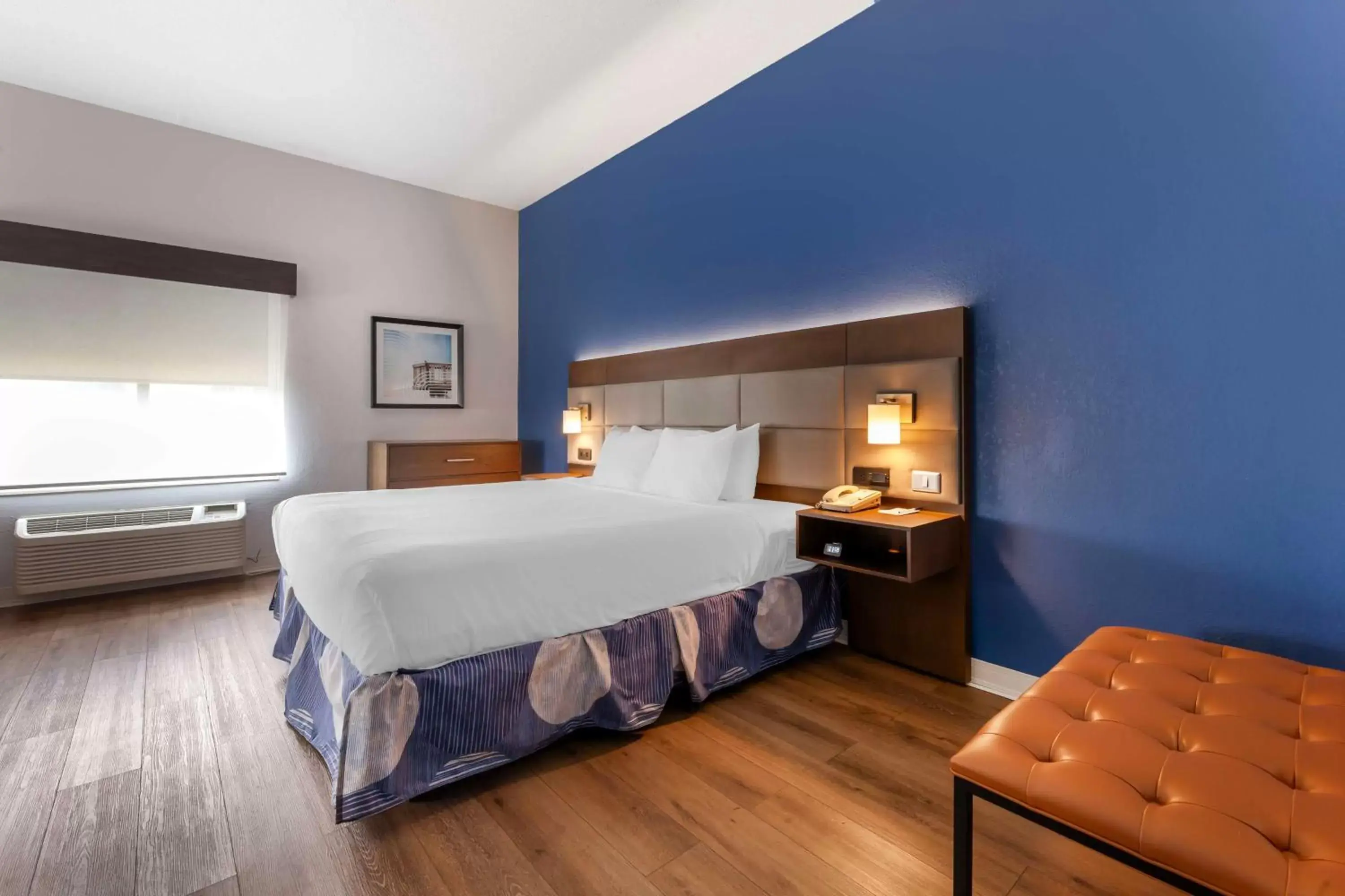 Bedroom, Bed in Best Western Sycamore Inn