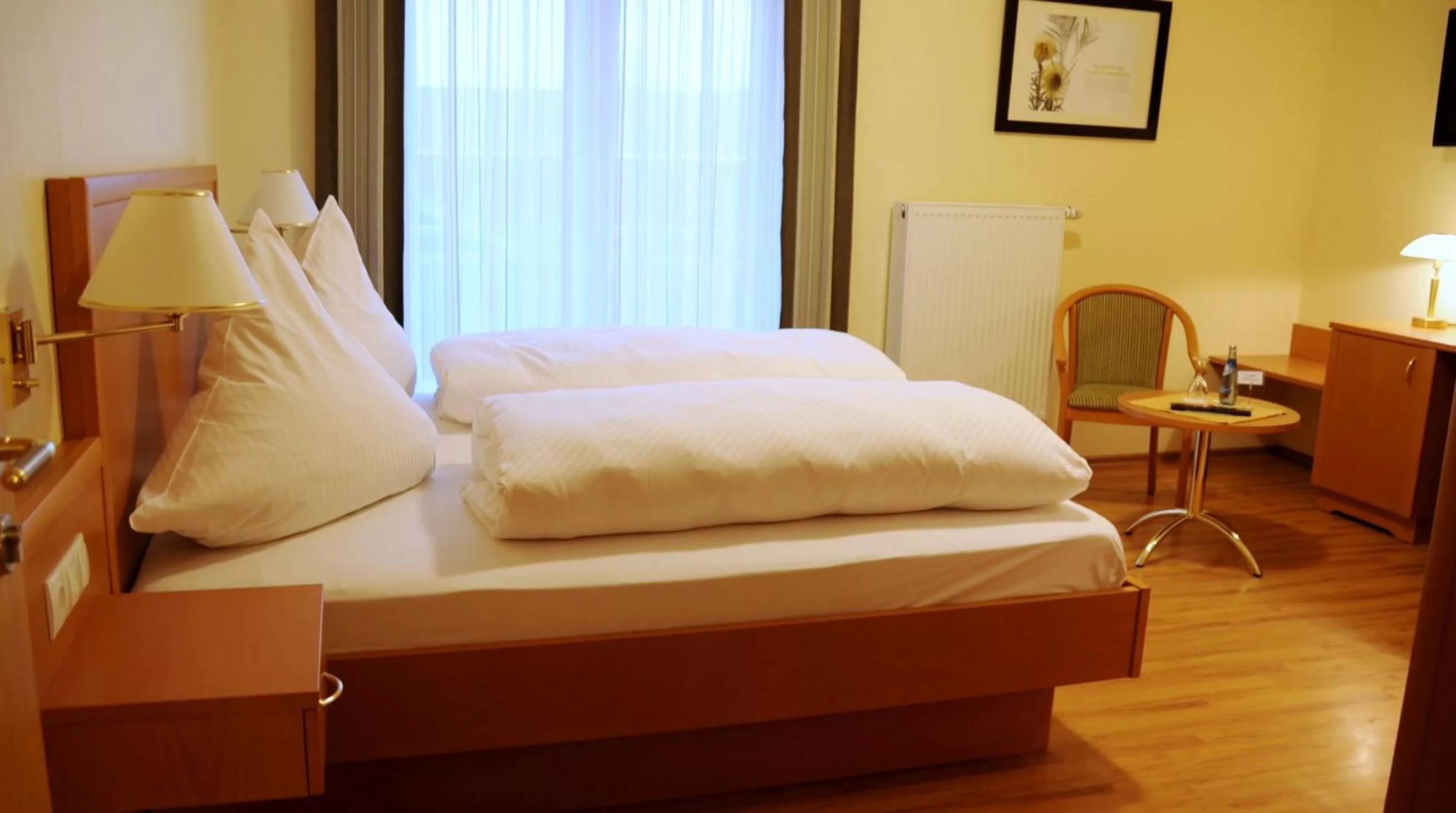 Bed in Hotel Restaurant Bürgerklause Tapken