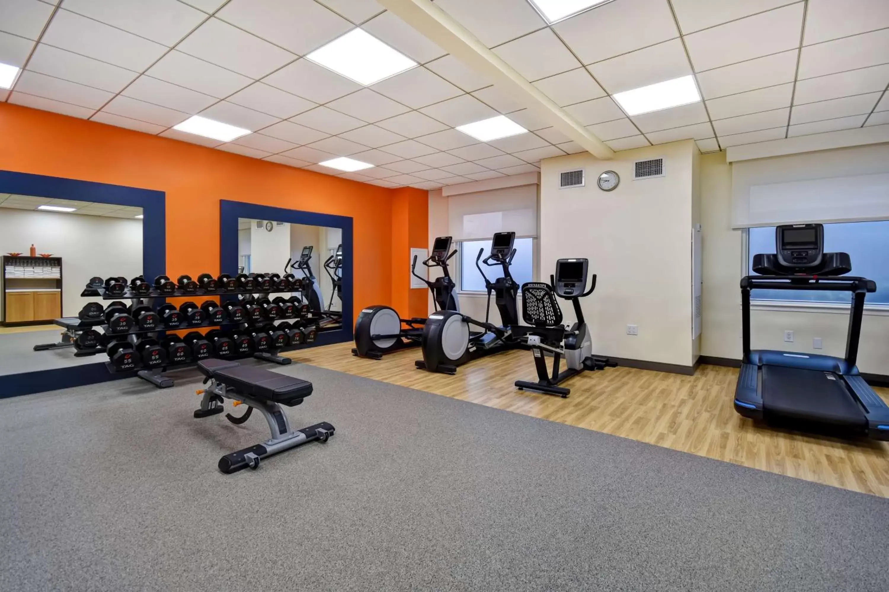 Fitness centre/facilities in Hampton Inn NY-JFK Fitness centre/facilities in Hampton Inn NY-JFK
