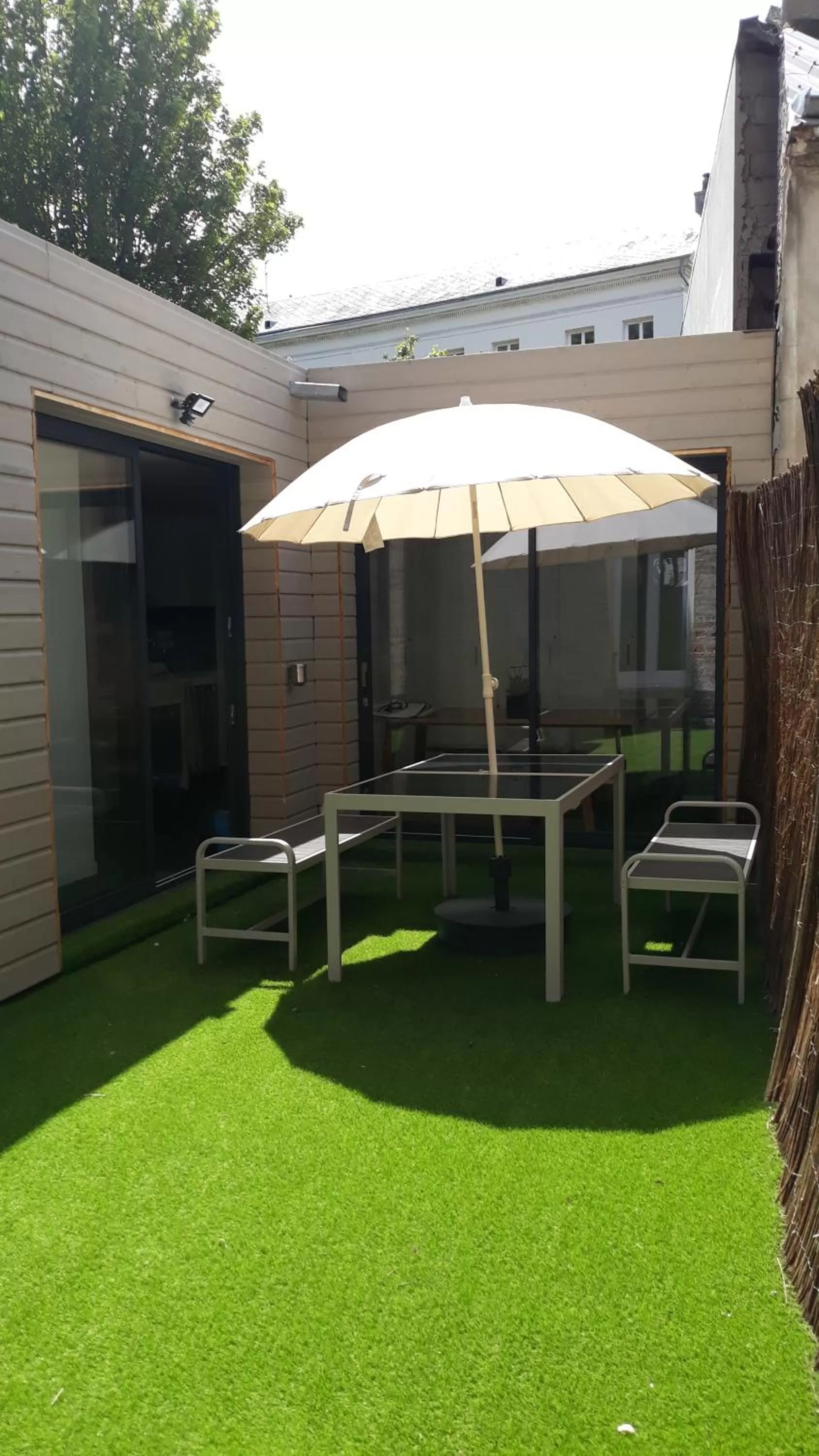 Patio in Les chambres de l'Abbaye