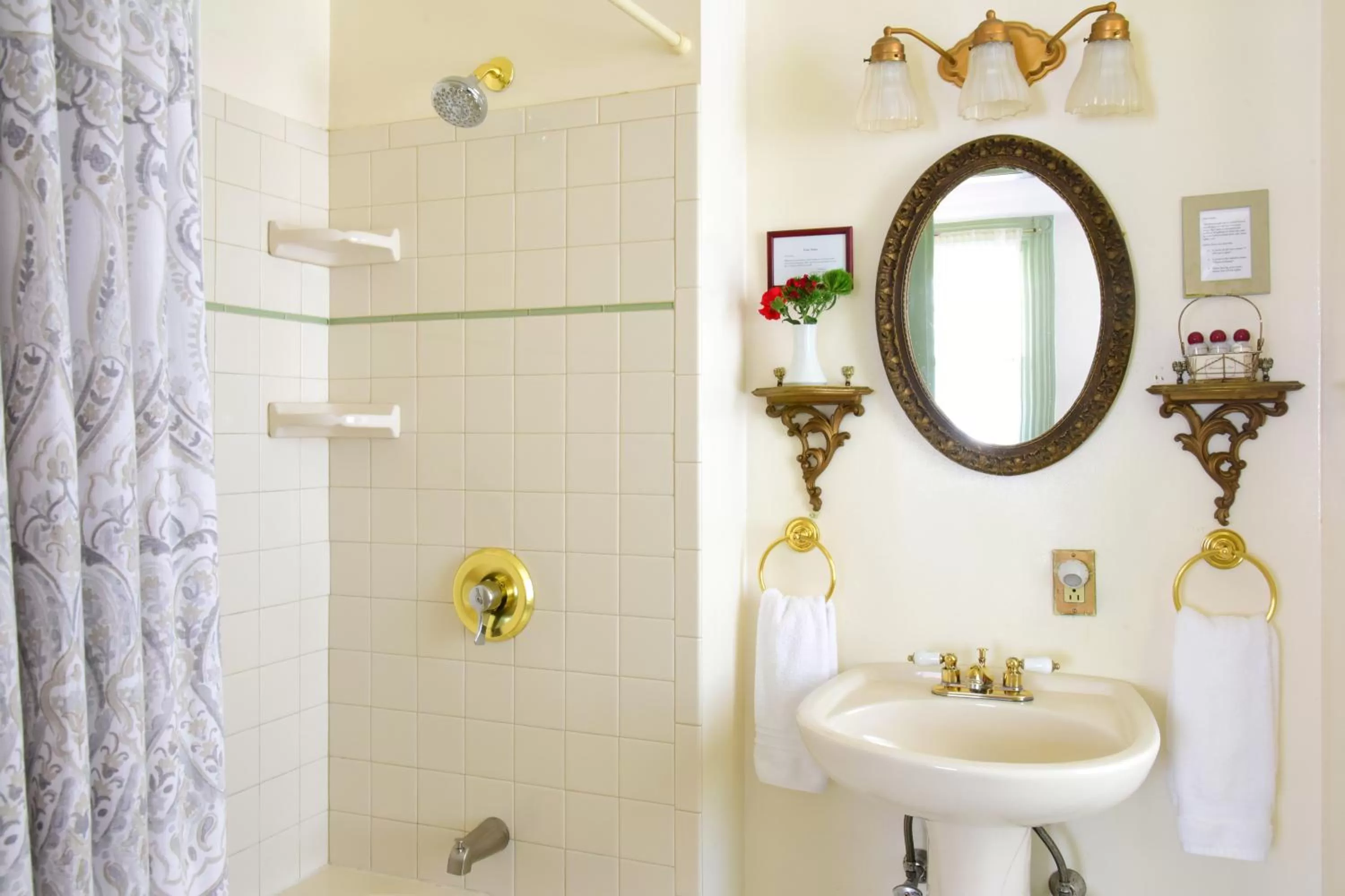 Bathroom in Wainwright Inn