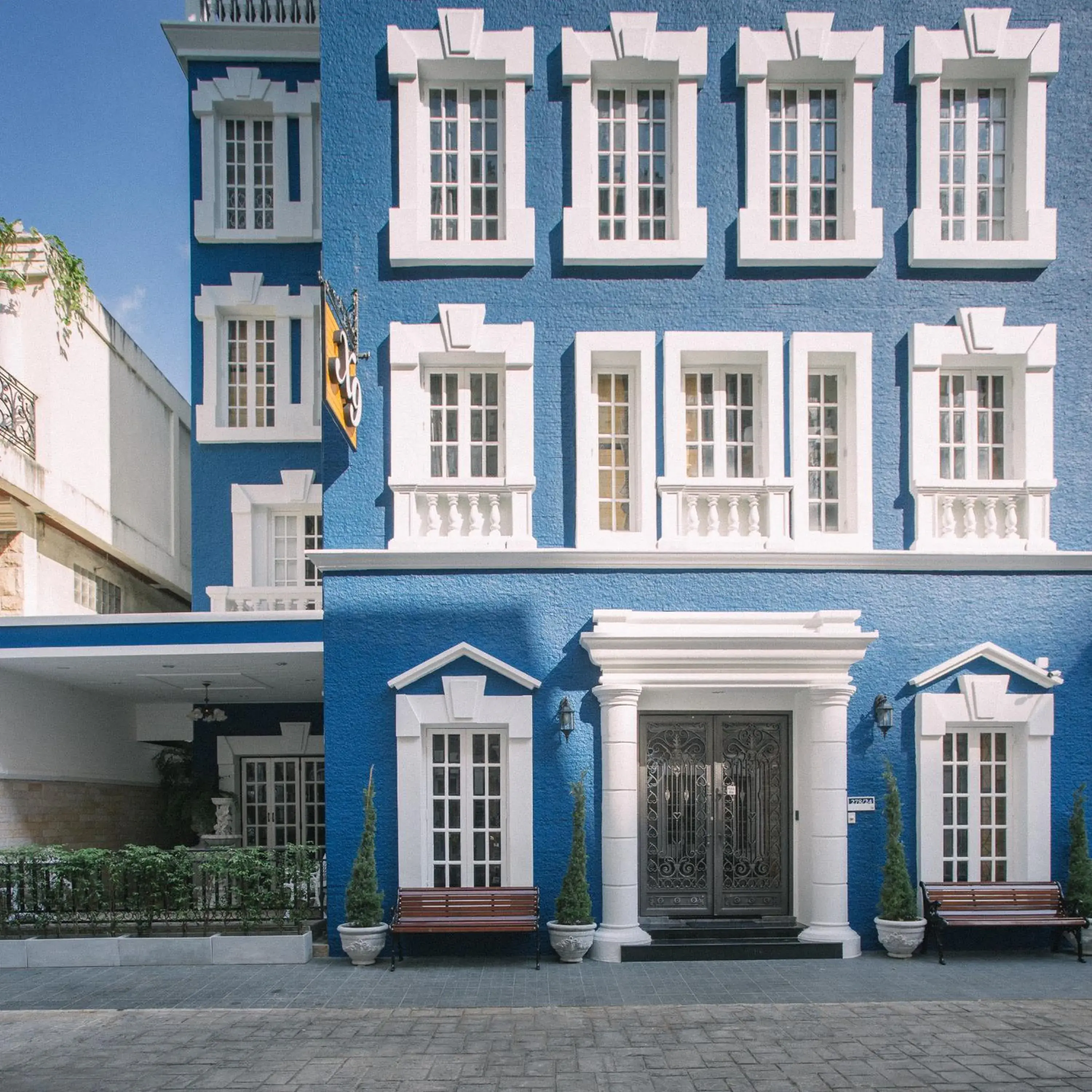 Facade/entrance in X9Hostel Facade/entrance in X9Hostel