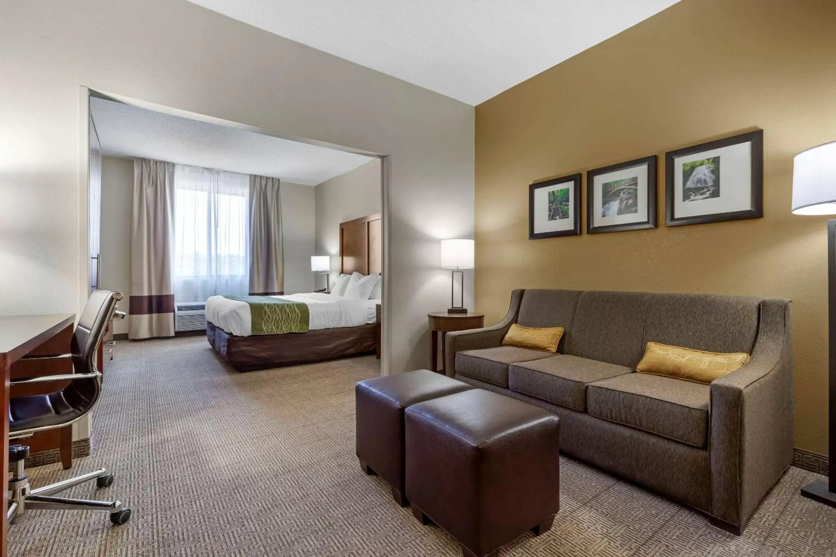 Photo of the whole room, Seating Area in Comfort Inn & Suites Lenoir Hwy 321 Northern Foothills