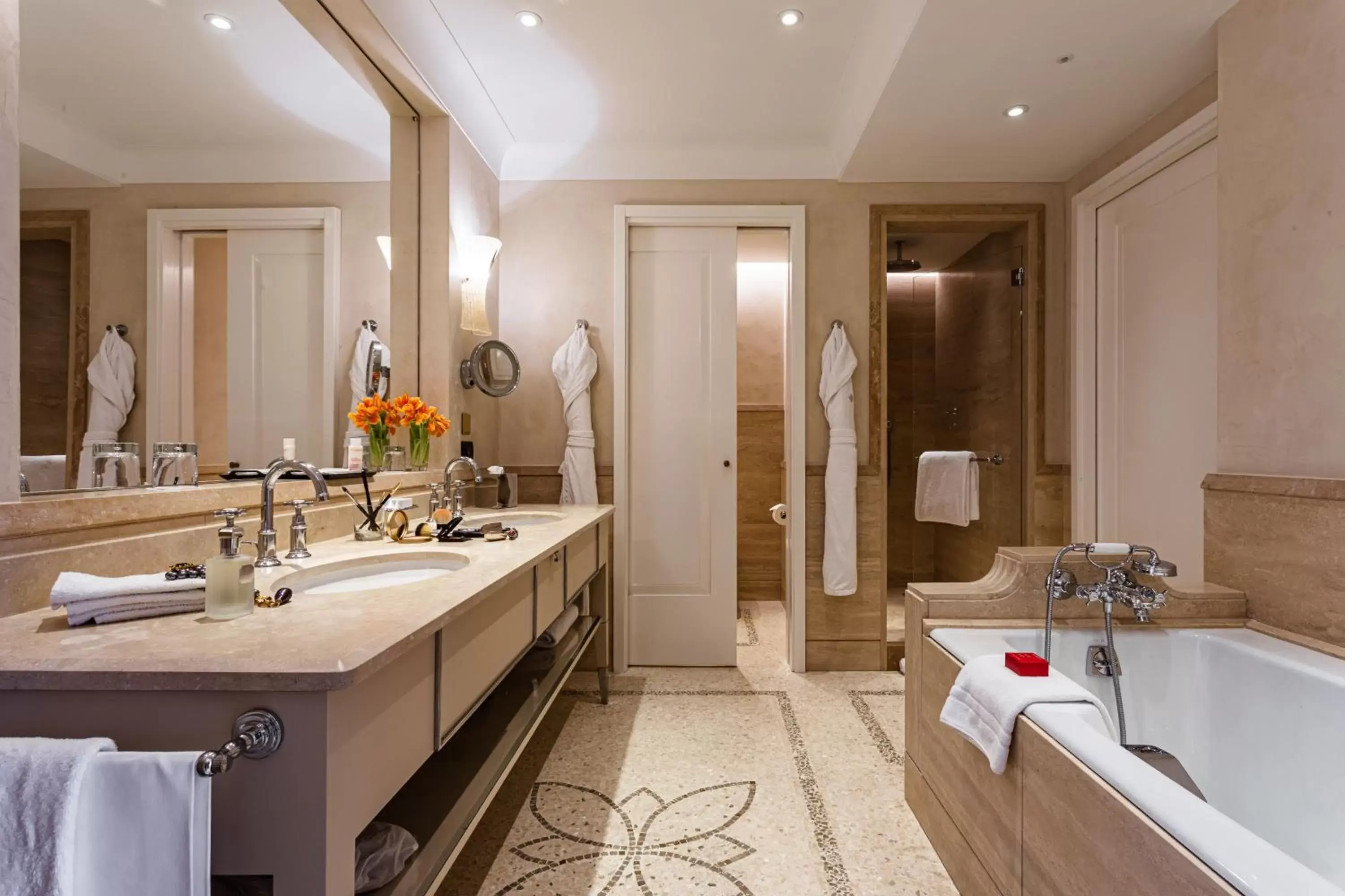 Bathroom in Palazzo Parigi Hotel & Grand Spa - LHW