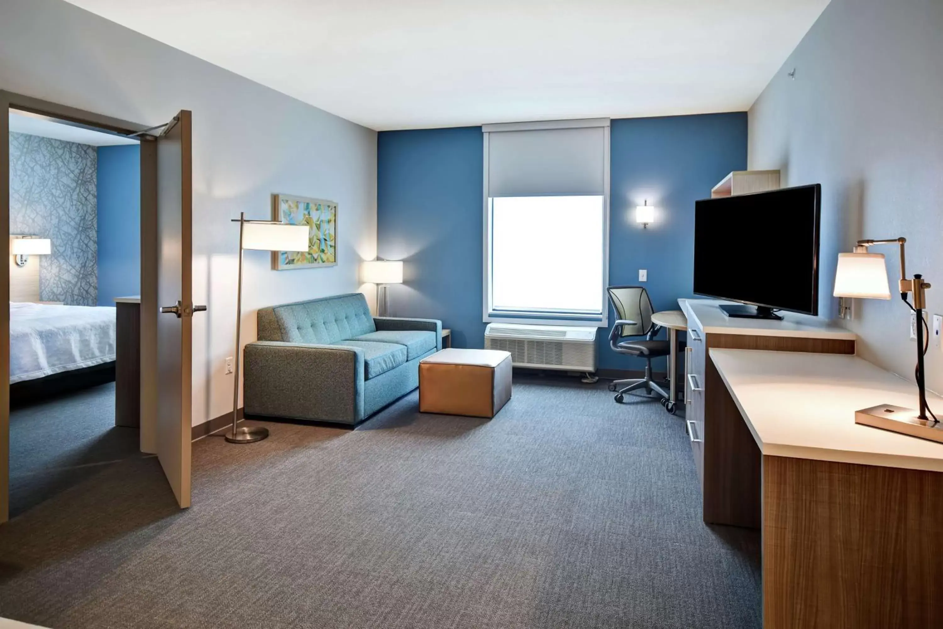 Bedroom, TV/Entertainment Center in Home2 Suites By Hilton Eagan Minneapolis