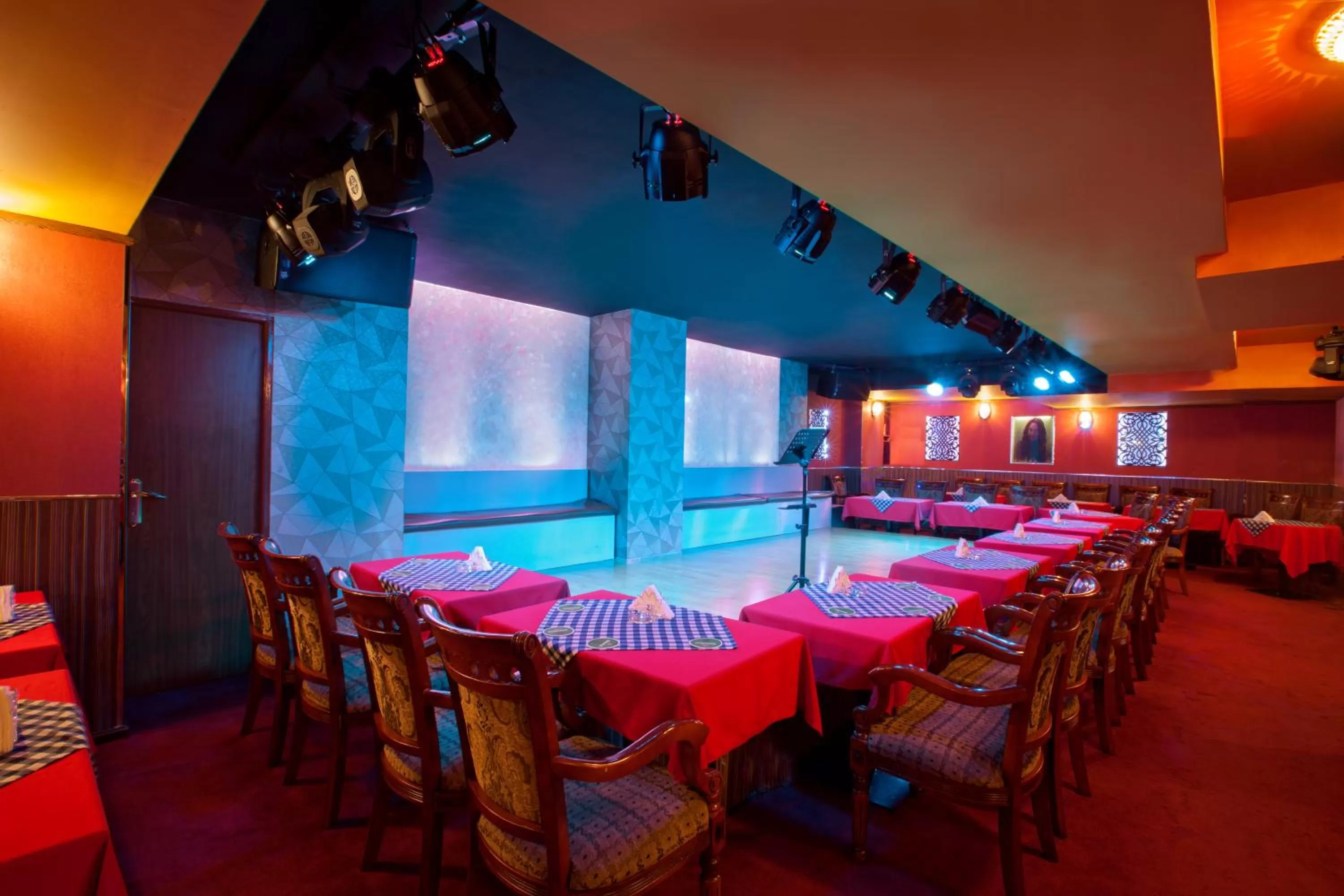 Nightclub / DJ in Al Sarab Hotel