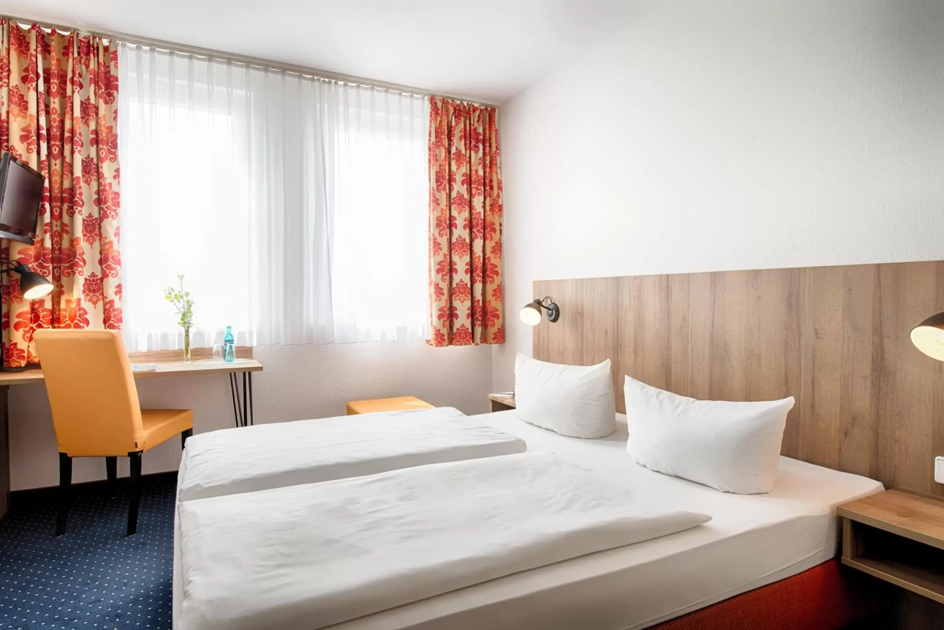 Photo of the whole room, Bed in ACHAT Hotel Dresden Altstadt