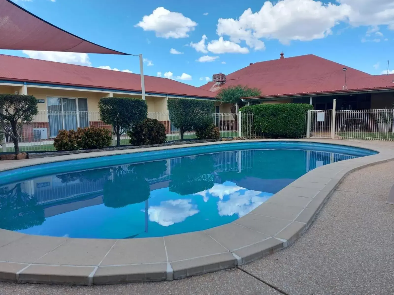 Property building, Swimming Pool in Emerald Explorers Inn