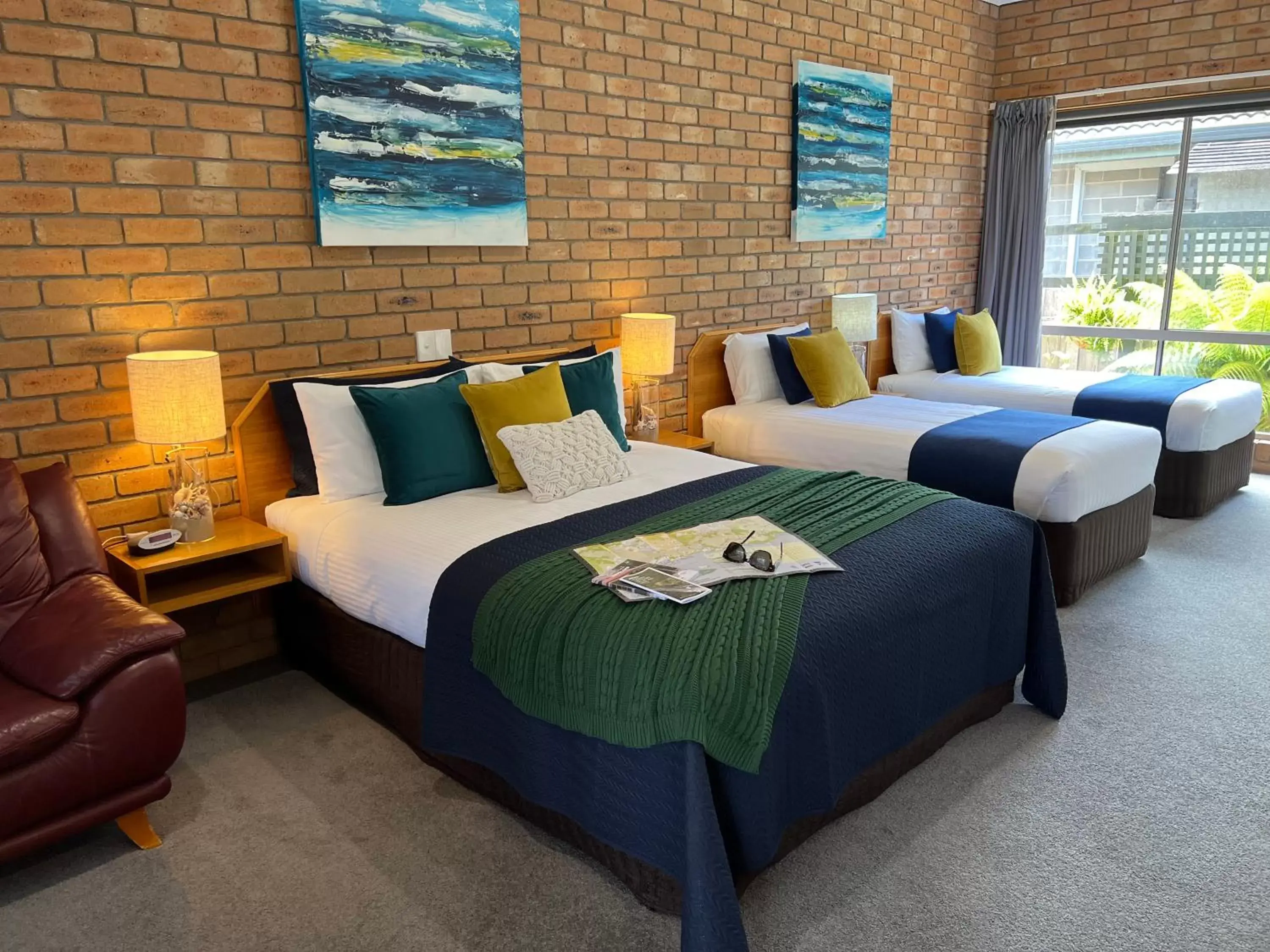 Bed in Coastal Waters Motor Inn