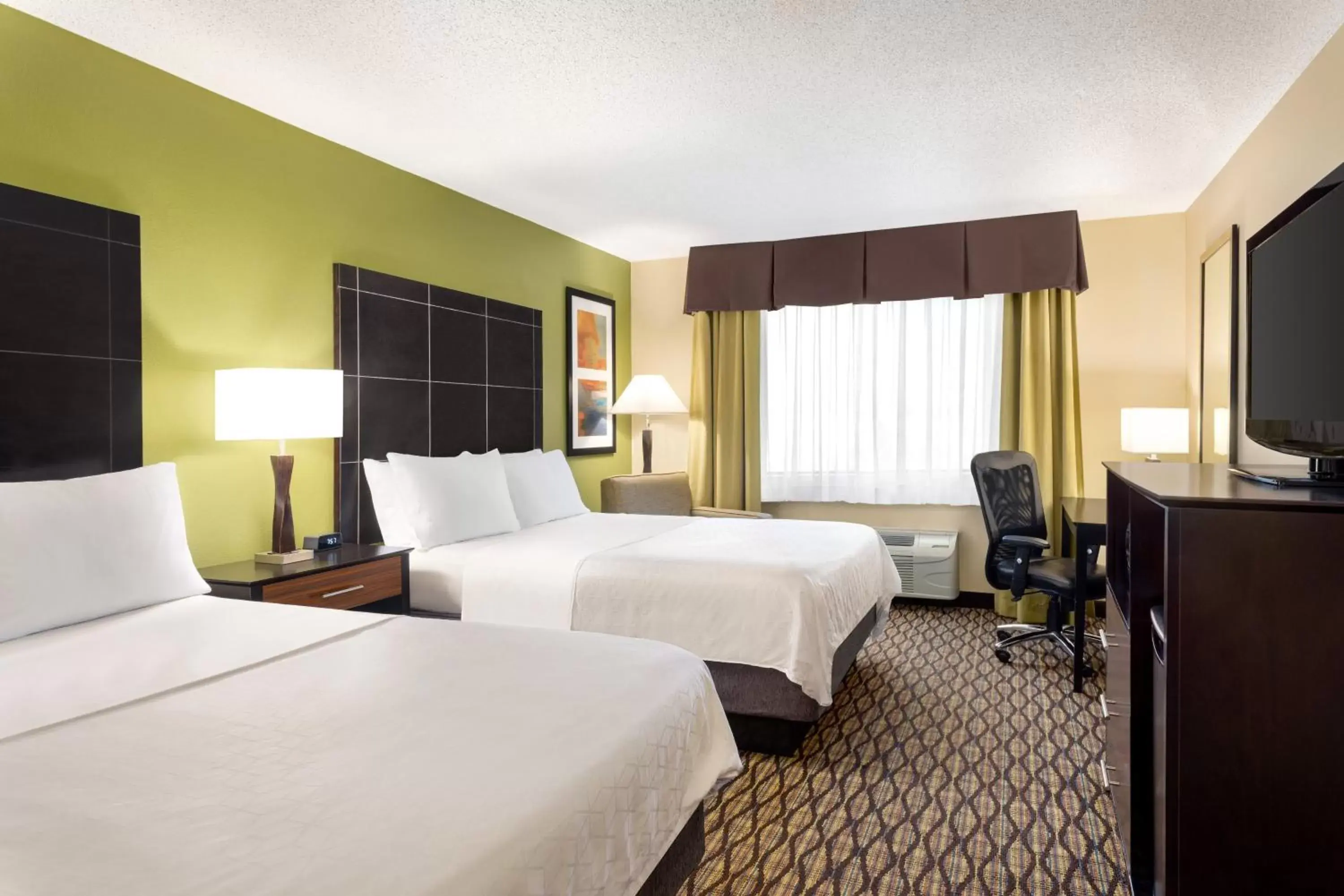 Photo of the whole room in Holiday Inn Express Hotel & Suites Edmond, an IHG Hotel
