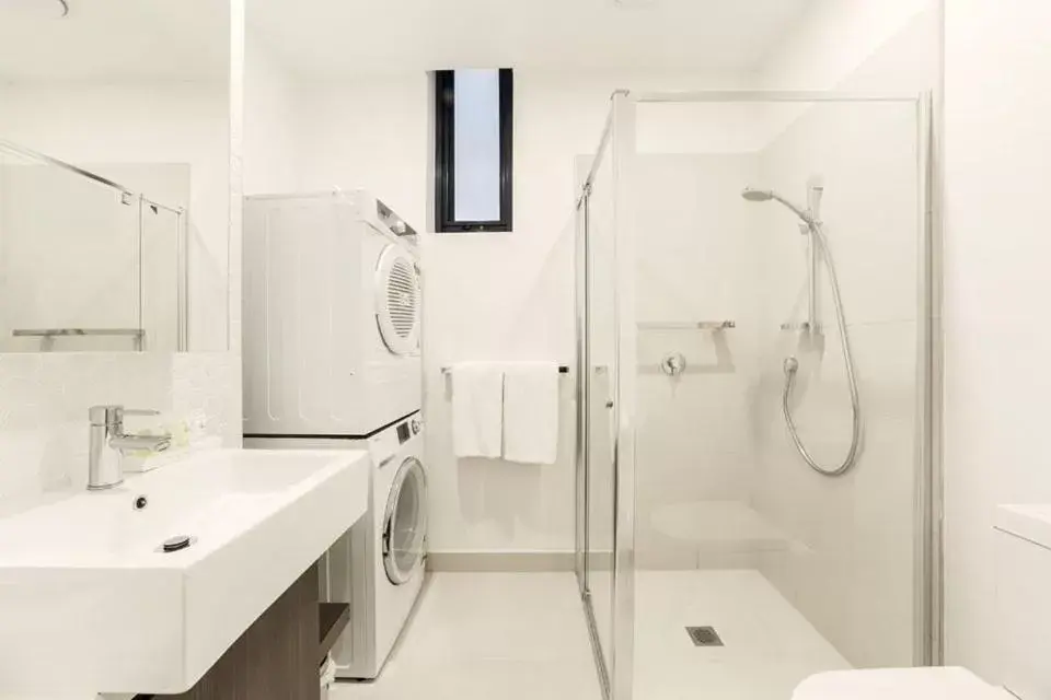 Bathroom in Whitehorse Apartments Hotel