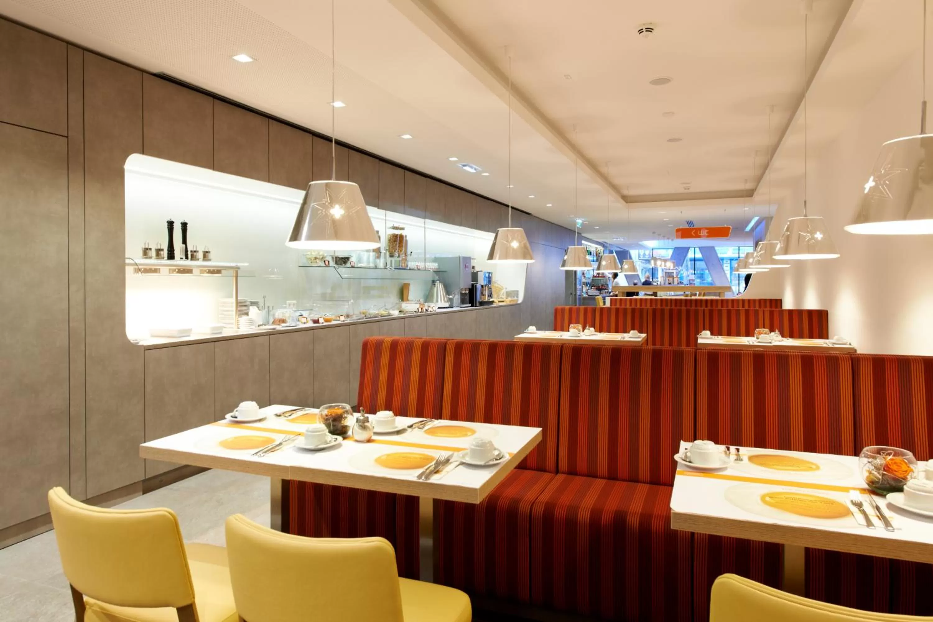 Restaurant/places to eat in Simm's Hotel - cityhotel next to Metro U3