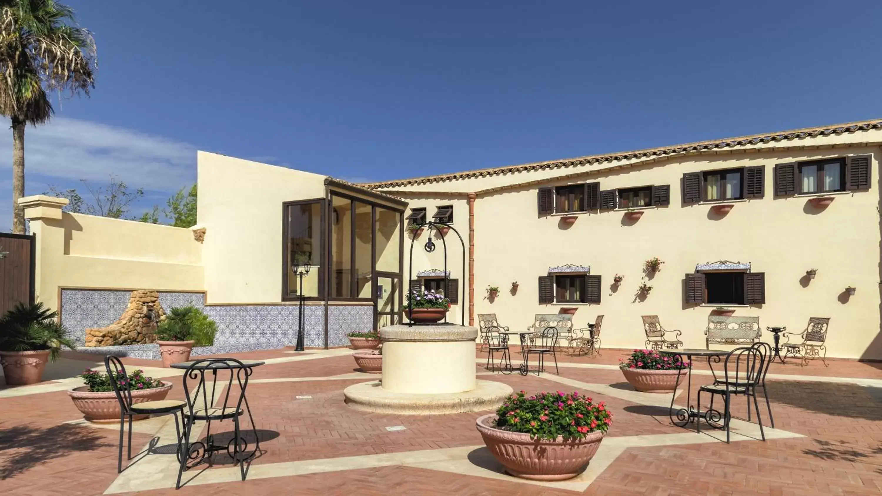 Balcony/Terrace, Property Building in Hotel Foresteria Baglio Della Luna