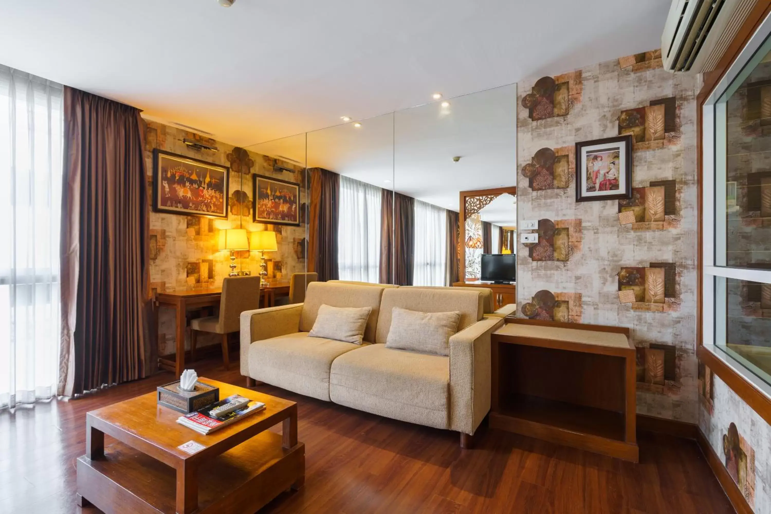 Living room, Seating Area in Lantana Resort Hotel Bangkok