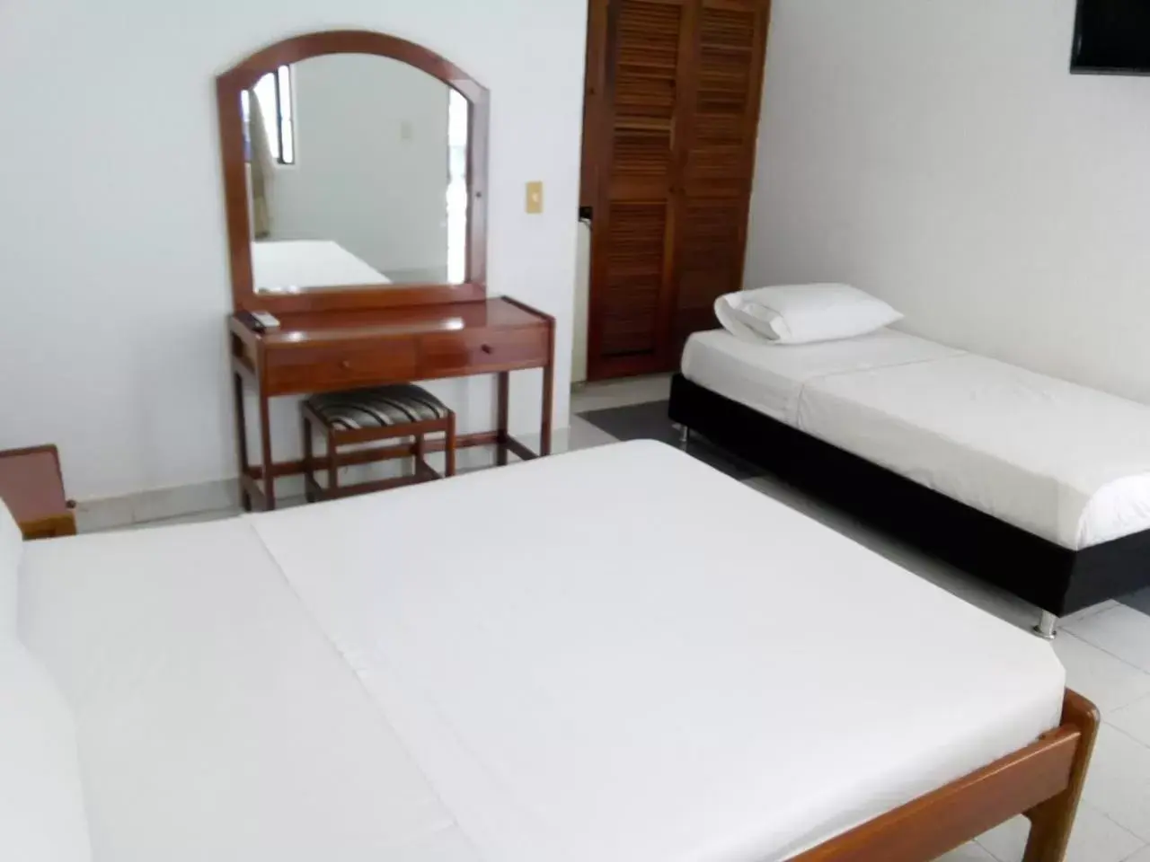 Economic Standard Triple Room with Air Condition in Suite Sumapaz Hotel Economic Standard Triple Room with Air Condition in Suite Sumapaz Hotel