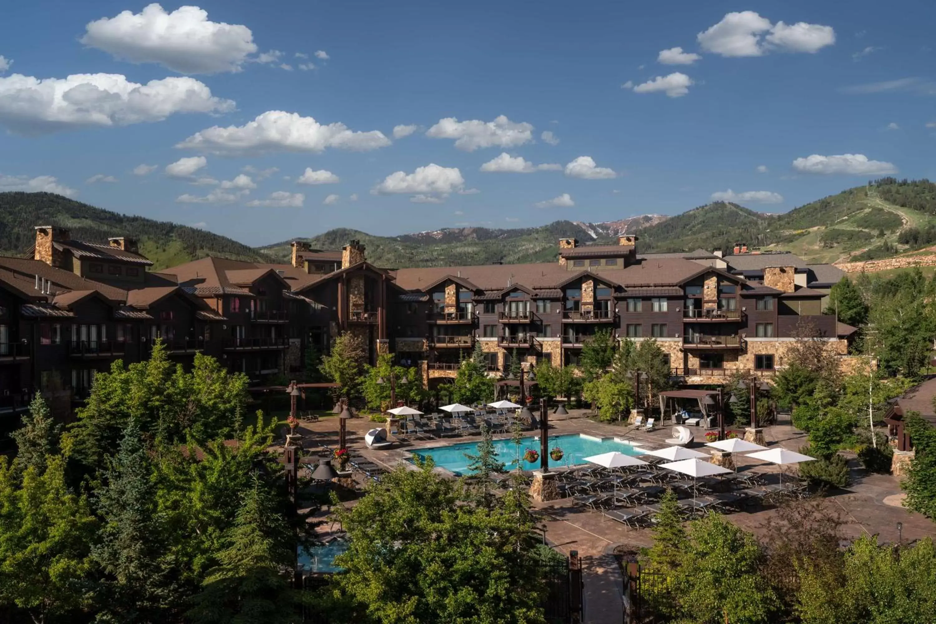 Property building, Pool View in Waldorf Astoria Park City