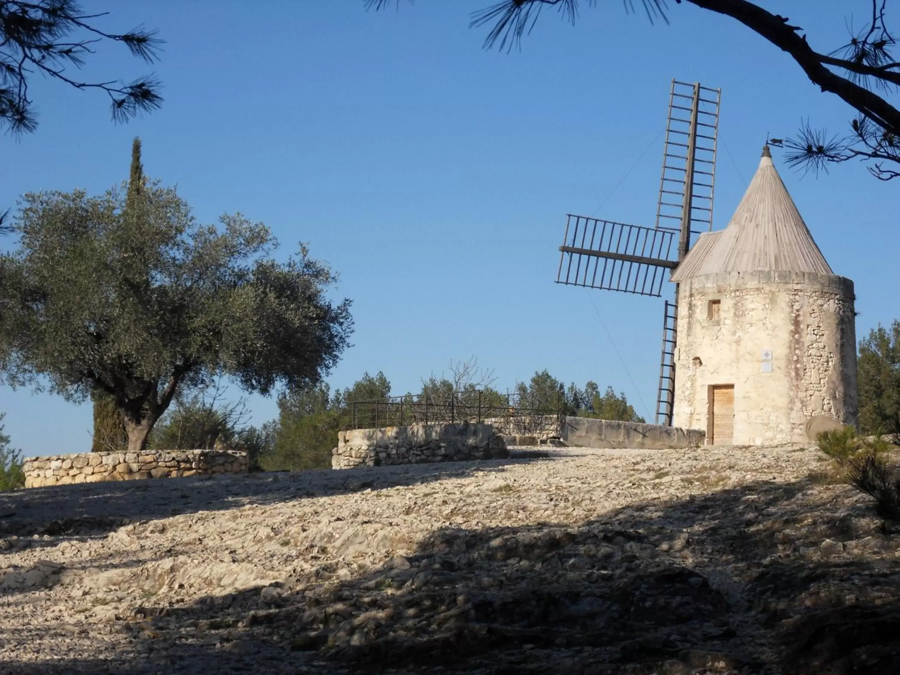 Nearby landmark in Lou Meinado