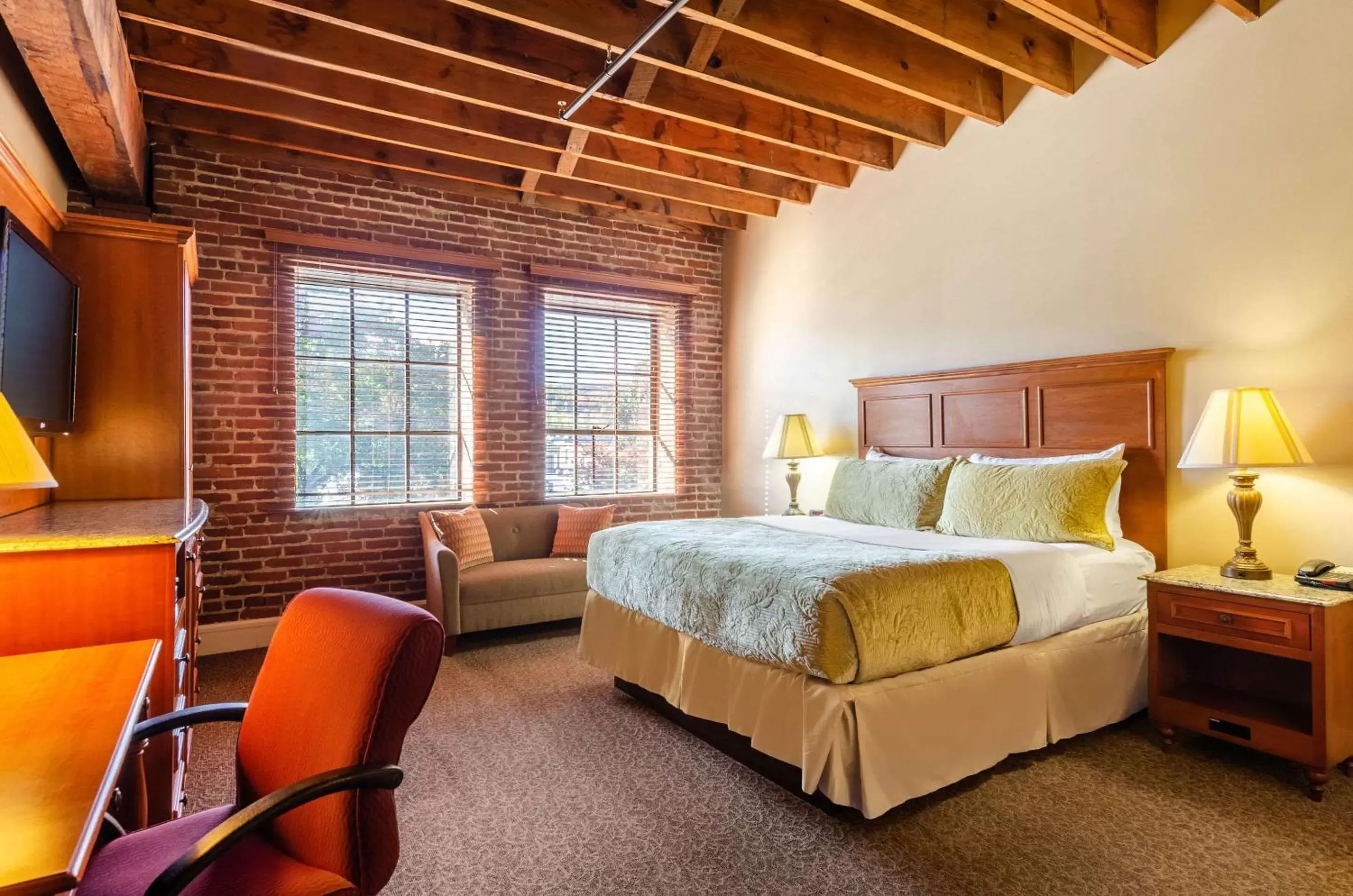 Photo of the whole room, Bed in Jackson Park Inn, Ascend Hotel Collection