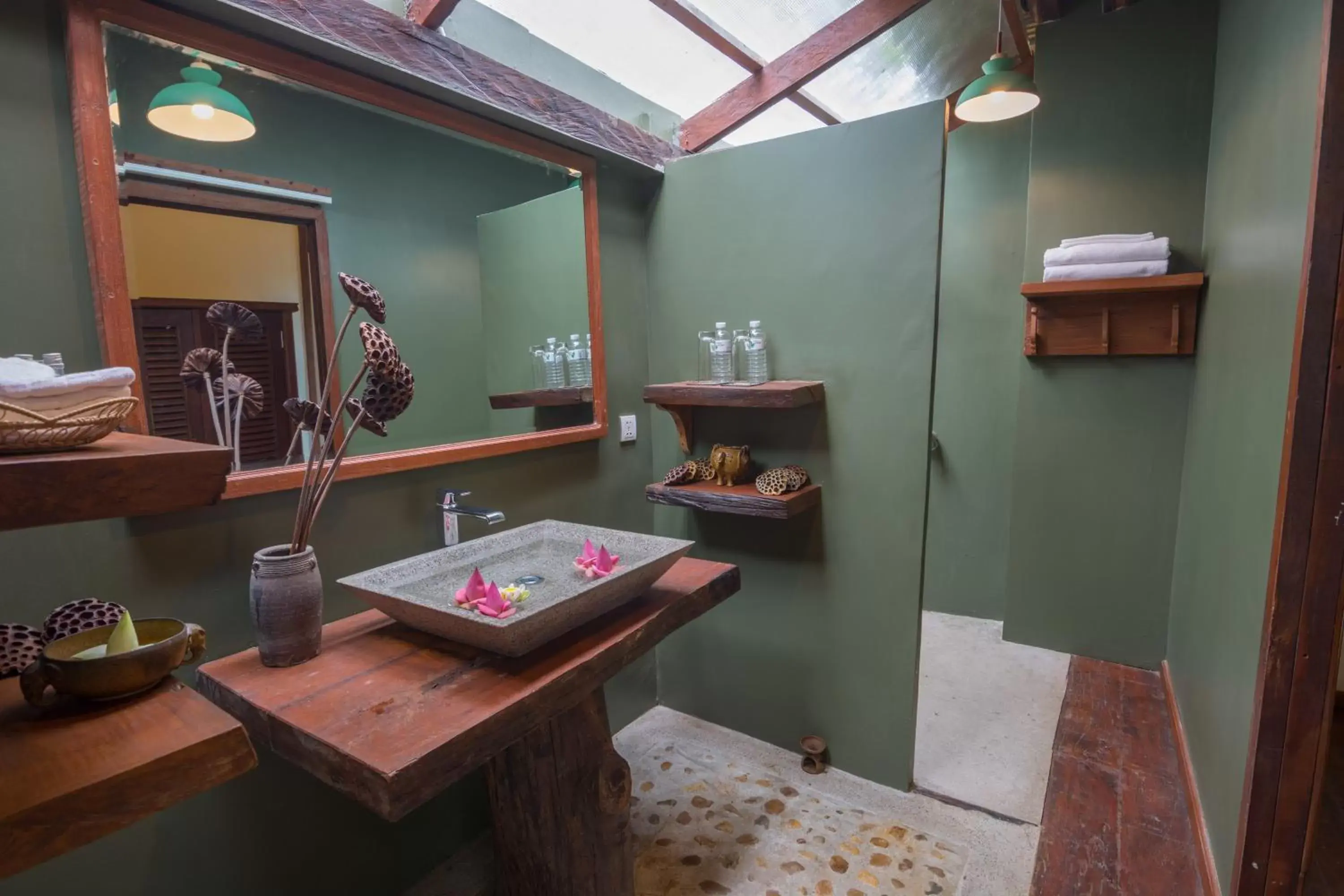 Bathroom in Bong Thom Forest Lodge