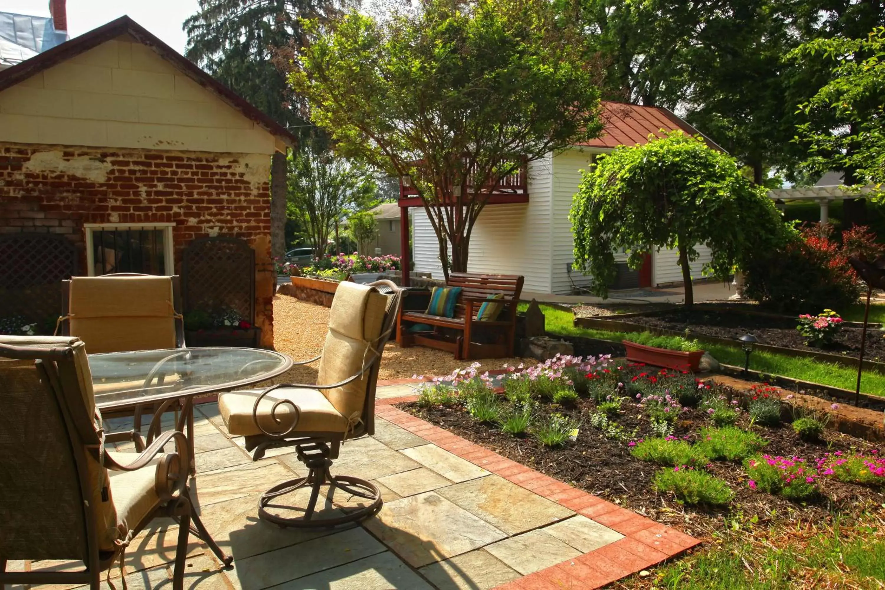 Patio in South Court Inn