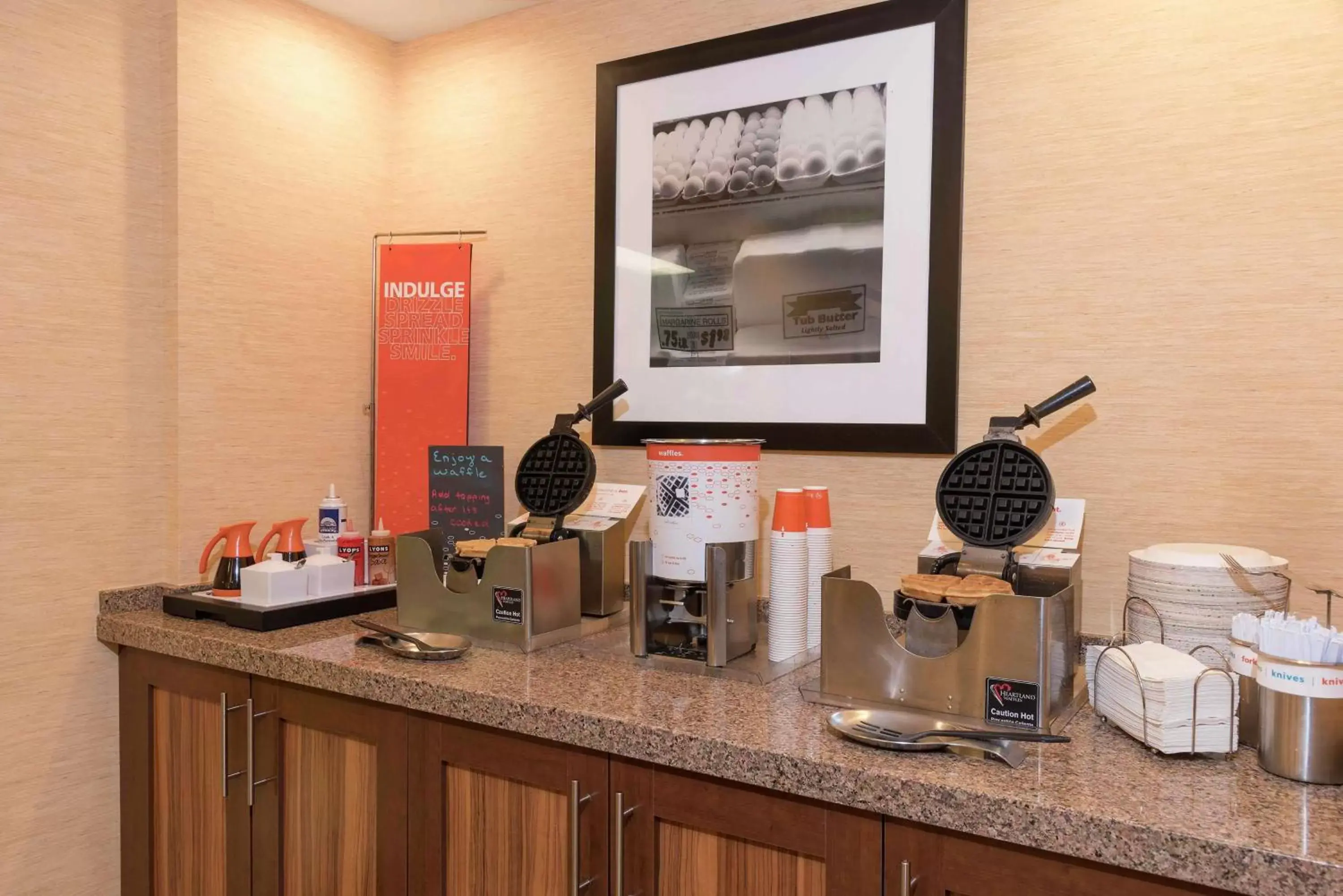 Dining area in Hampton Inn Joliet/I-55