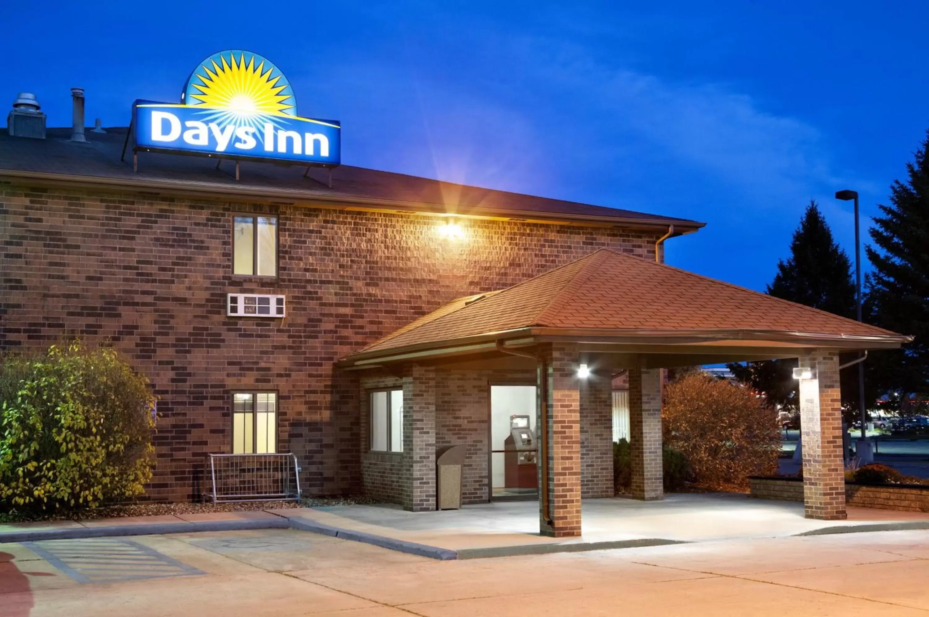 Facade/entrance, Property Building in Days Inn by Wyndham Columbia Mall