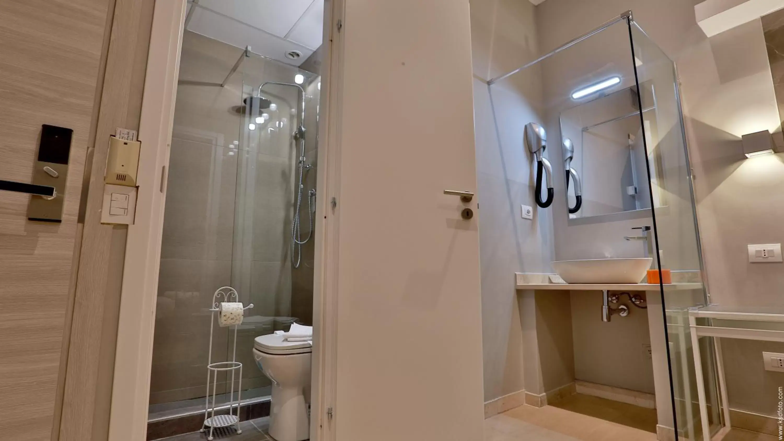 Shower, Bathroom in Hotel Giolitti Smart