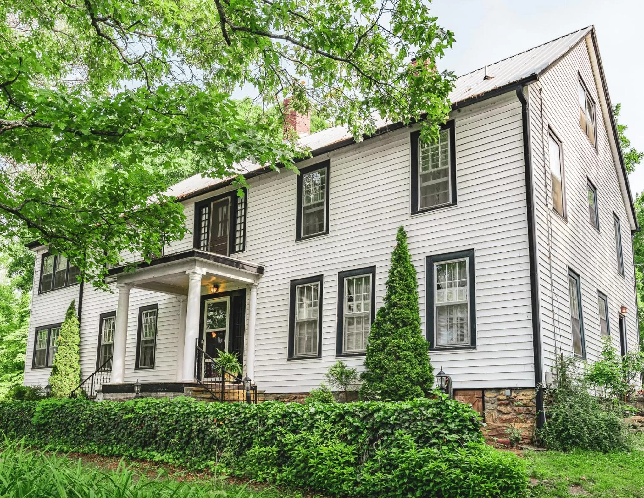 Property Building in Black Mountain Inn