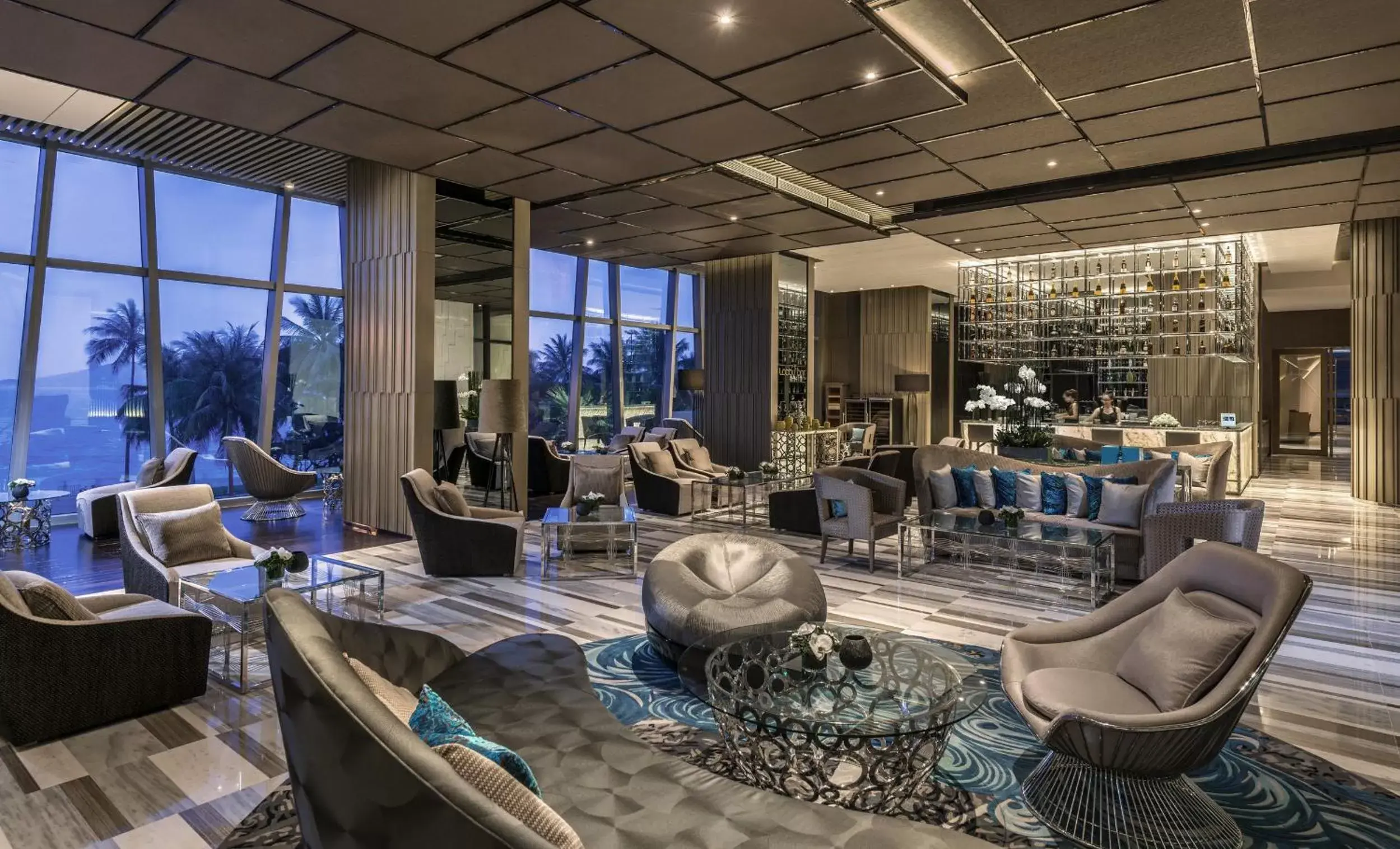 Lounge or bar in InterContinental Nha Trang, an IHG Hotel