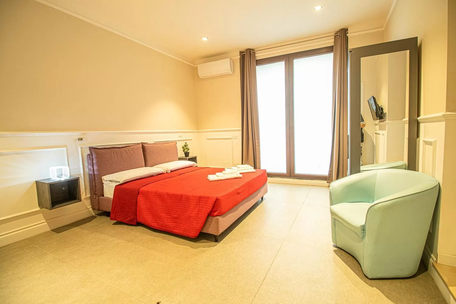 Photo of the whole room in suebi rooms